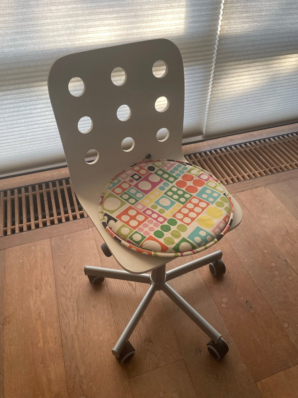 Witte bureaustoel met wieltjes, Huis en Inrichting, Bureaustoelen, Gebruikt, Bureaustoel, Wit, Ophalen