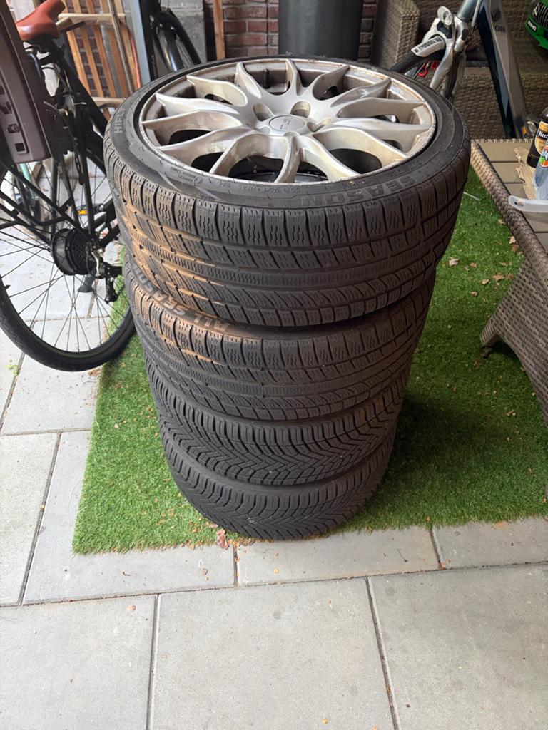 Set van 4 all season banden met velgen - 225/40R18, Auto-onderdelen, Banden en Velgen, Ophalen, 18 inch, Gebruikt, Banden en Velgen