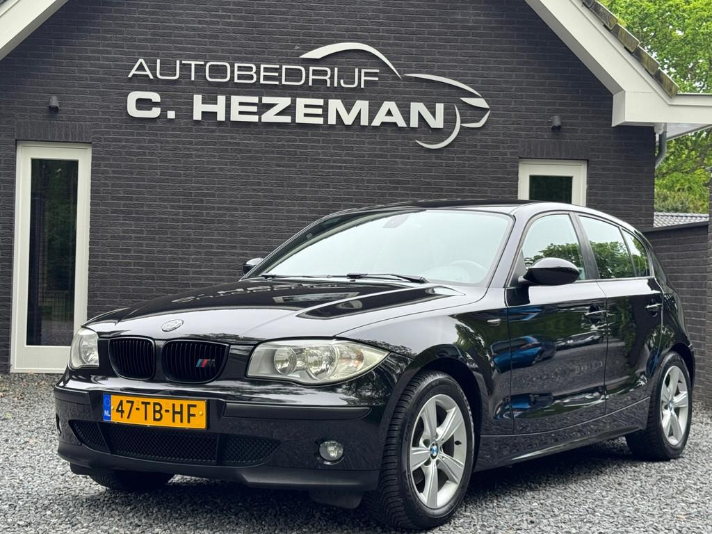 BMW 1-serie 116i Business Line Carplay Android Navigatie 136, Auto's, Gebruikt, Zwart, 4 cilinders, 635 kg