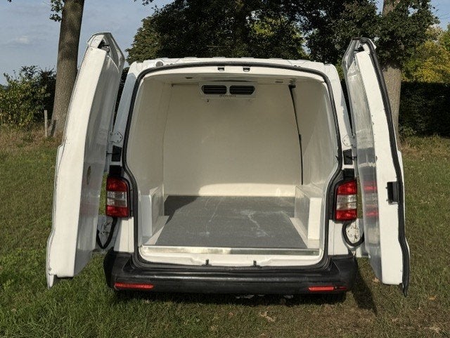 Volkswagen Transporter 2.0 D 75KW 2015 koelwagen koel auto, Auto's, Voorwielaandrijving, Euro 5, Zwart, 4 cilinders