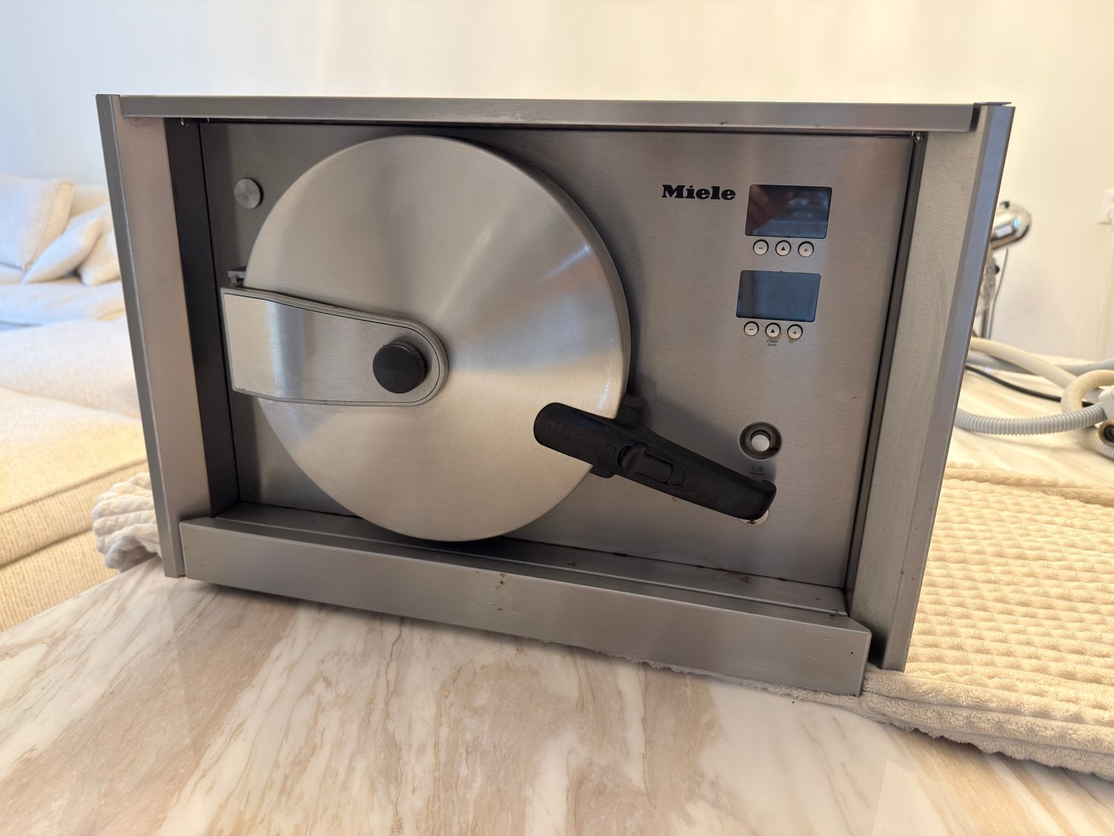 Miele stoomoven DG 4164, Ophalen, Zo goed als nieuw