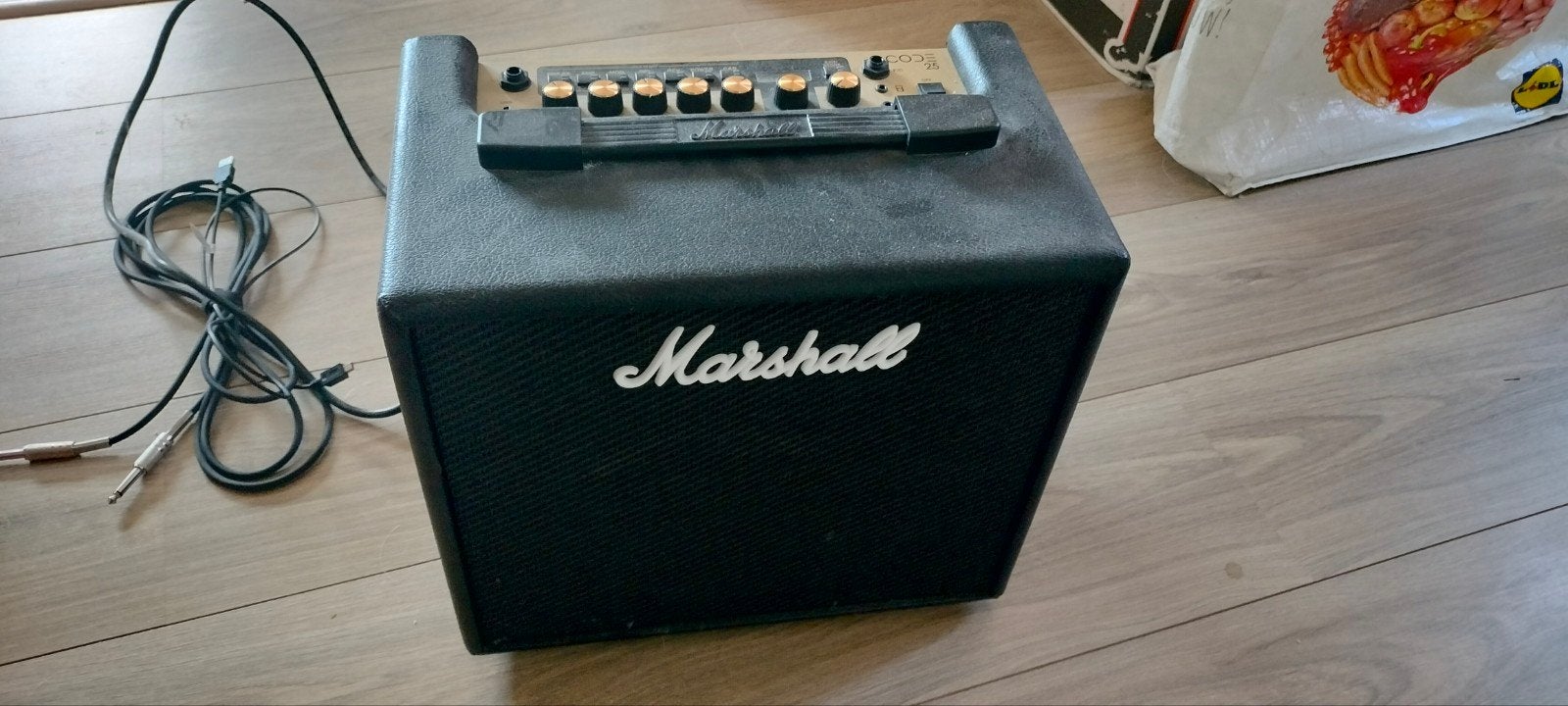 Gitaarversterker, perfect voor beginners inclusief kabels, Muziek en Instrumenten, Ophalen, Zo goed als nieuw, Gitaar, Minder dan 50 watt