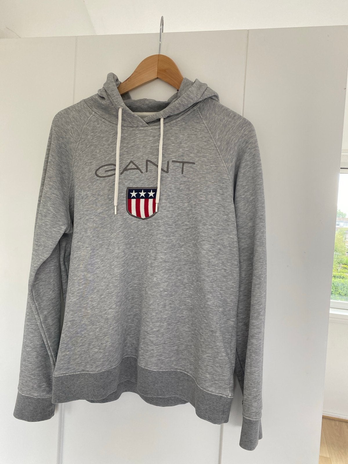 GANT hoodie grijs met logo maat L, Kleding | Dames, Truien en Vesten, Ophalen of Verzenden, Zo goed als nieuw, Maat 42/44 (L)