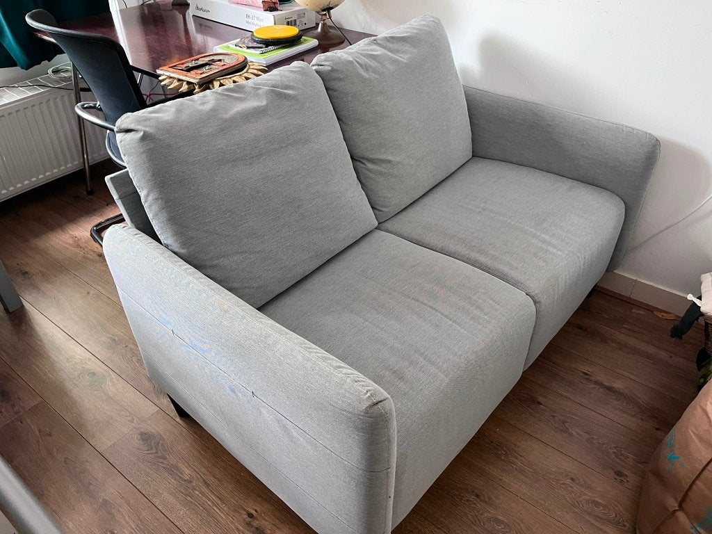 Lichtgrijze Ikea bank voor twee personen, Huis en Inrichting, Banken | Bankstellen, Ophalen, Overige materialen, Tweepersoons