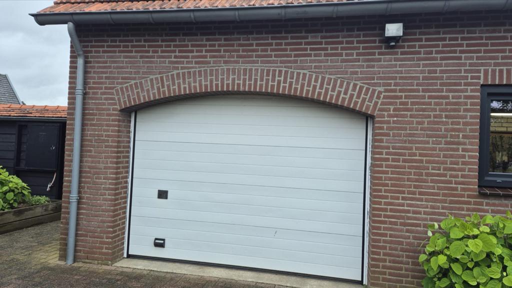 Elektrische garagedeur met motor en afstandsbediening, Gebruikt, Garagedeur, Metaal, 200 tot 215 cm