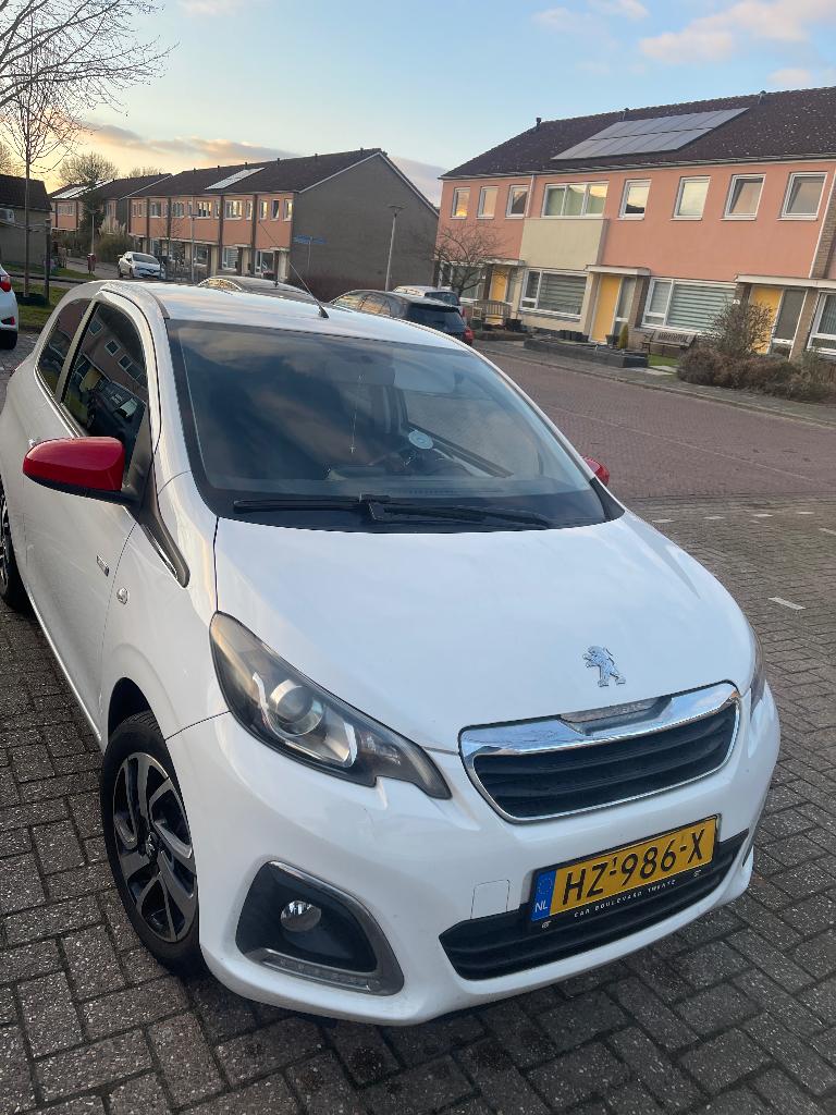 Peugeot 108 1.0 12V E-vti 68PK 3DR 2016 Wit, Auto's, Voorwielaandrijving, Stof, Zwart, 4 stoelen