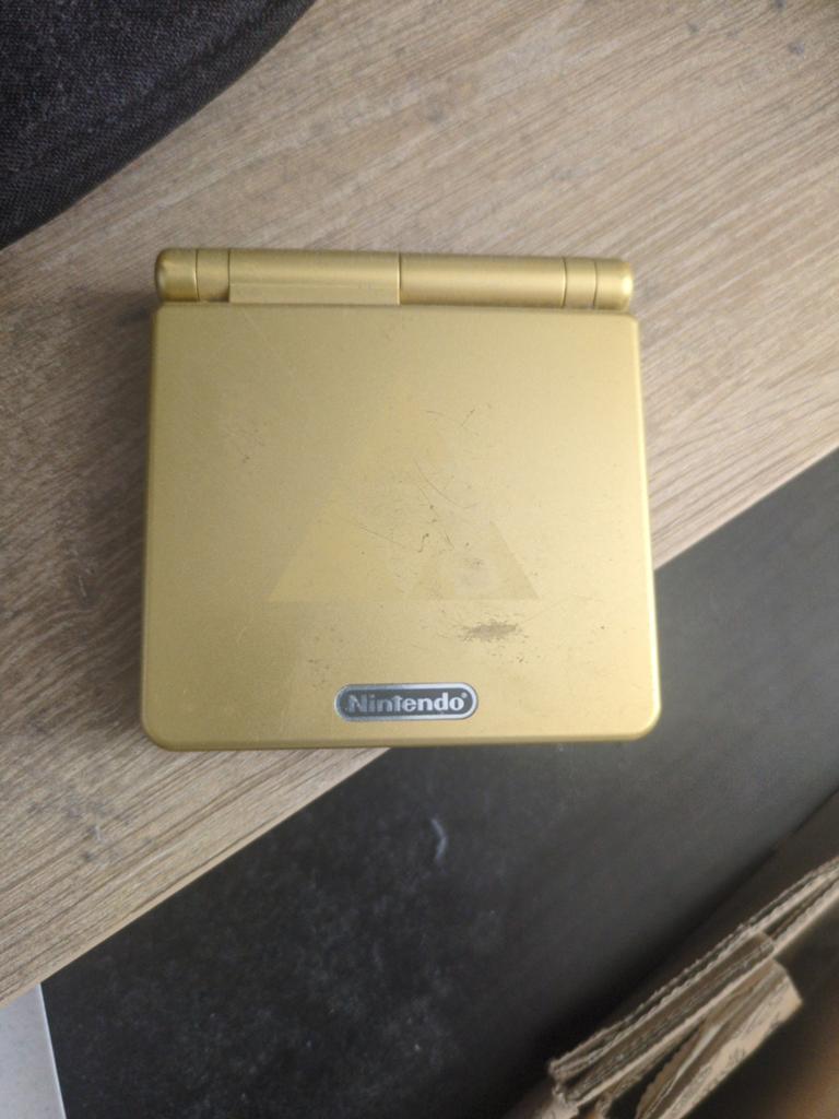 Nintendo Game Boy Advance SP Goud - Gebruikt, Ophalen of Verzenden, Gebruikt