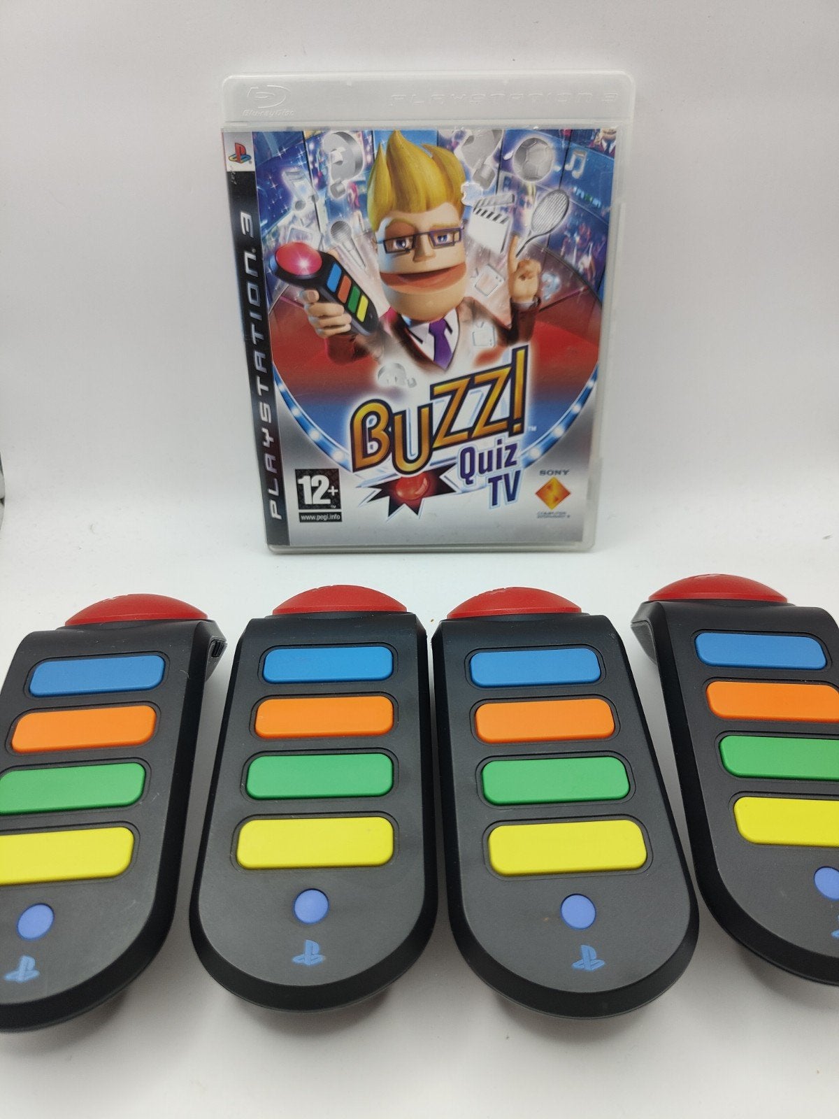 Buzz! Quiz TV PS3 met 4 Buzzers en opbergzak, Overige genres, Ophalen of Verzenden, Zo goed als nieuw, Eén computer