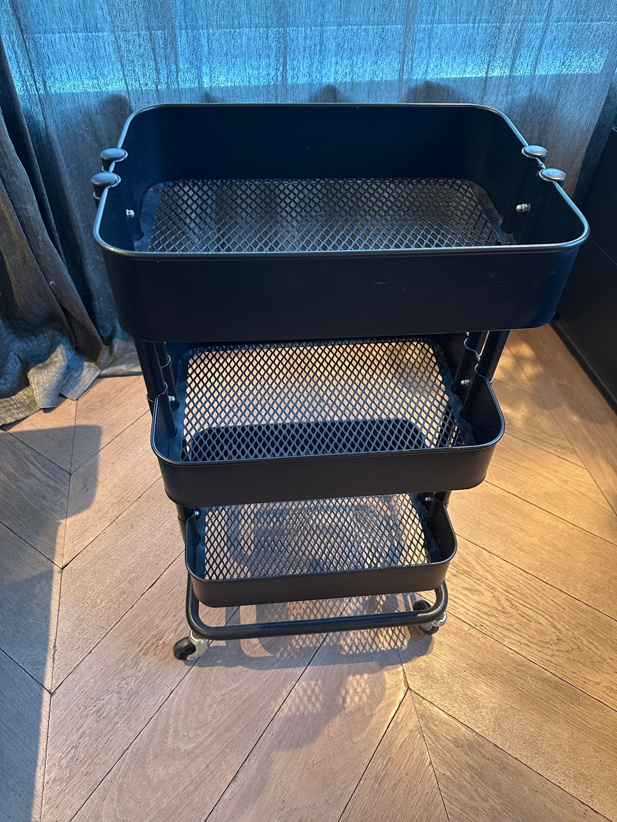 Zwart metalen roltafel met 3 etages, Ophalen, Gebruikt, Zwart, Metaal