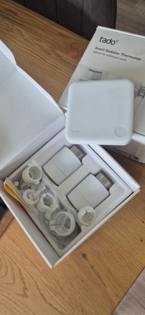 Tado Thermostaat en radiatorknoppen, Ophalen of Verzenden, Gebruikt