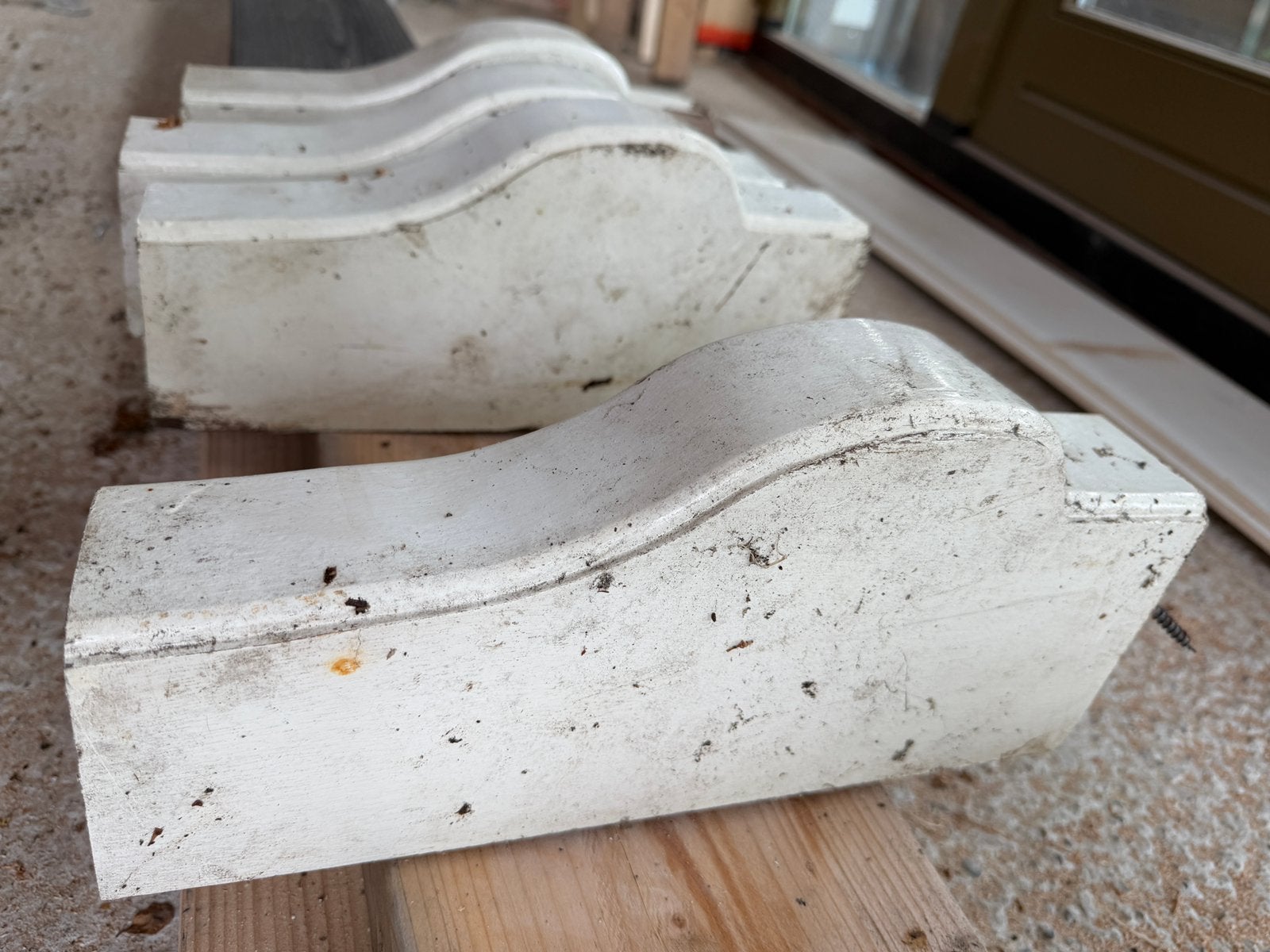 9 antieke hardhouten consoles / gootklossen (33 cm), Ophalen, Minder dan 25 mm, Eiken, Zo goed als nieuw