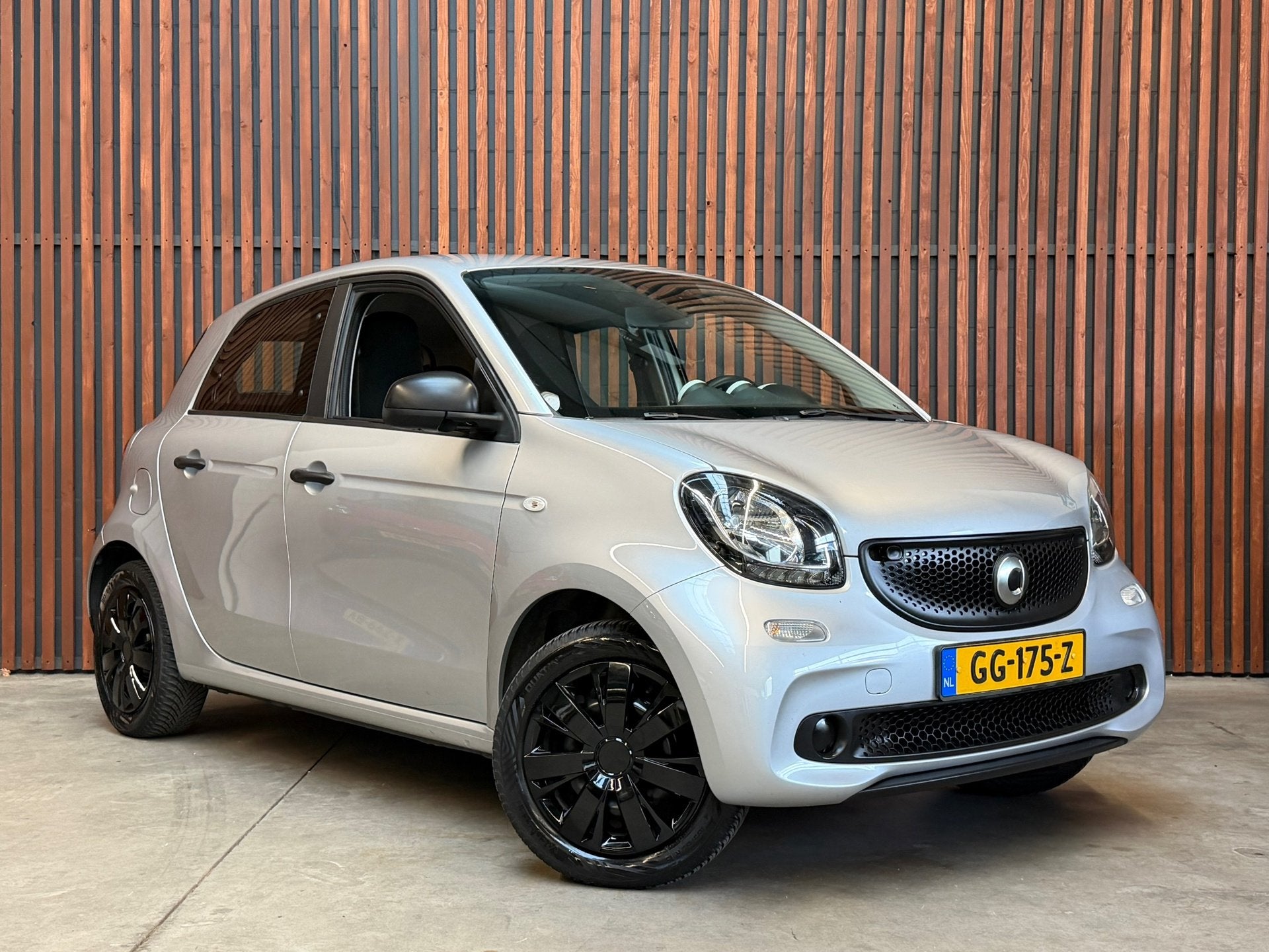Smart Forfour 1.0 Pure Airco-BT/TEL-Elek.Pakket-NL Auto-NAP, Gebruikt, 4 stoelen, Origineel Nederlands, Handgeschakeld