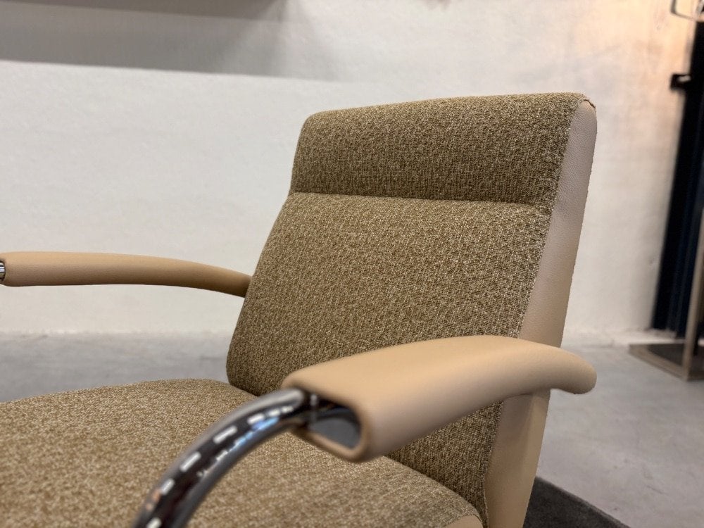 Nieuw Leolux Scylla Hoog Serra stof design stoel Firm, Huis en Inrichting, Leolux, Info@leolux.nl, Nieuw, 75 tot 100 cm