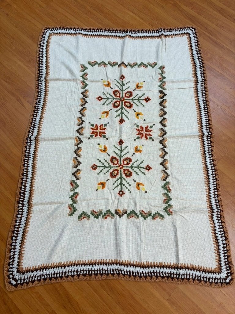 Vintage tafelkleed geborduurd met gehaakte rand 150/102, Djt@dejuistetoon.eu, Ophalen of Verzenden, Zo goed als nieuw, Mon Plaisir 19, Etten-Leur, Netherlands