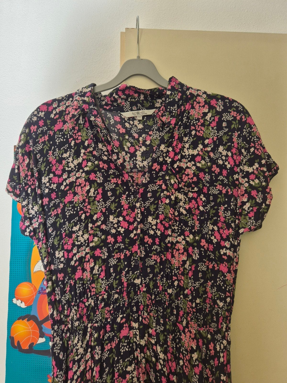 Miljuschka midi-jurk met bloemenprint – Maat 42, Kleding | Dames, Jurken, Meerkleurig, Maat 42/44 (L), Ophalen of Verzenden, Zo goed als nieuw