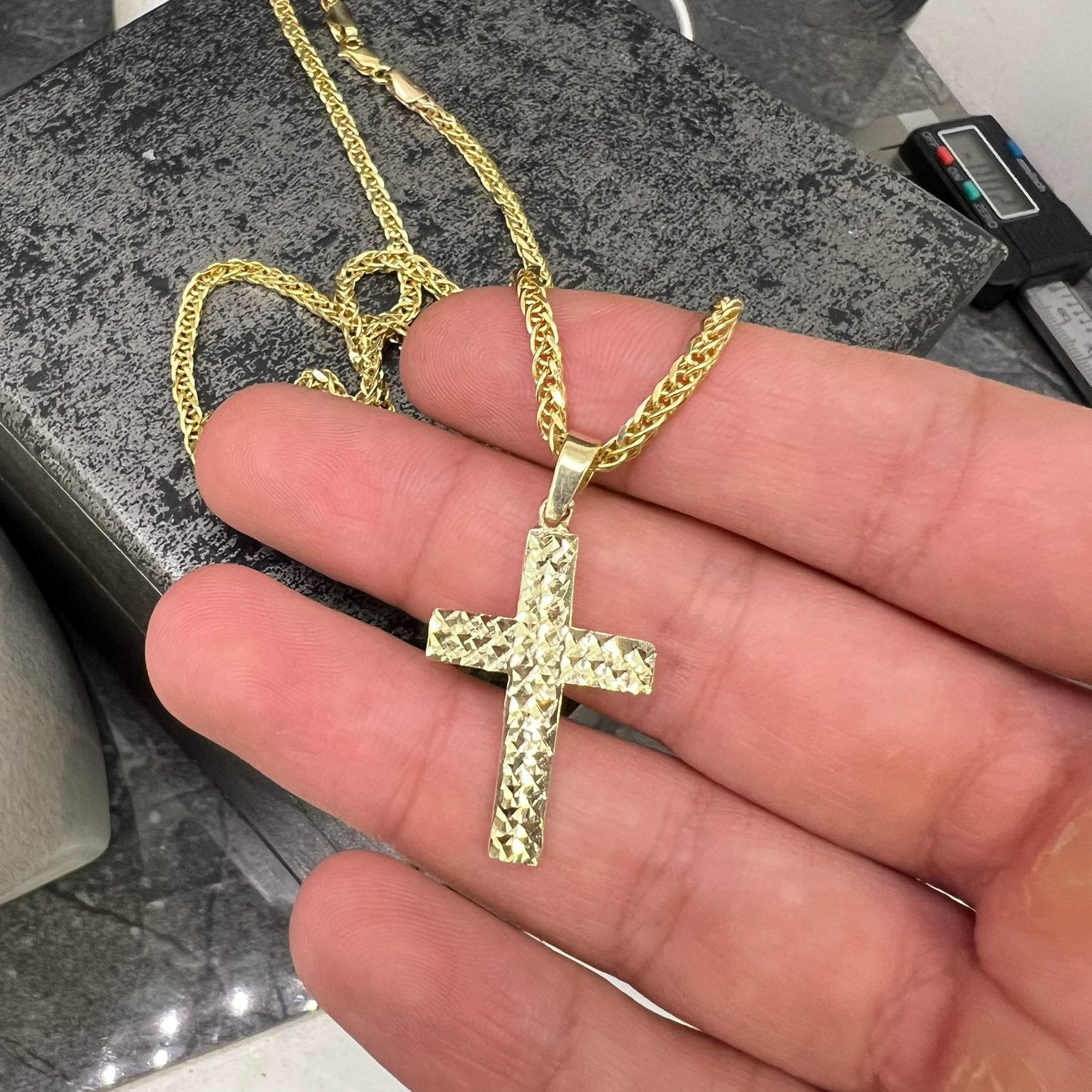 14 karaat gouden ketting met kruis vossenstaart, Ophalen of Verzenden, Nieuw, Goud