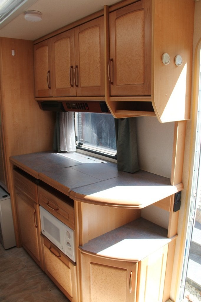 Foto 15 van caravan met stapelbed airco mover