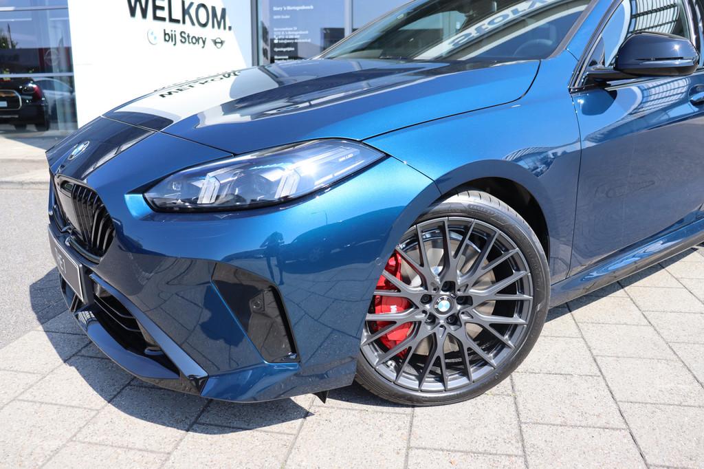 BMW 1 Serie 120 M Sport Automaat / Panoramadak / Trekhaak /, Zwart, 156 pk, Blauw, Bedrijf