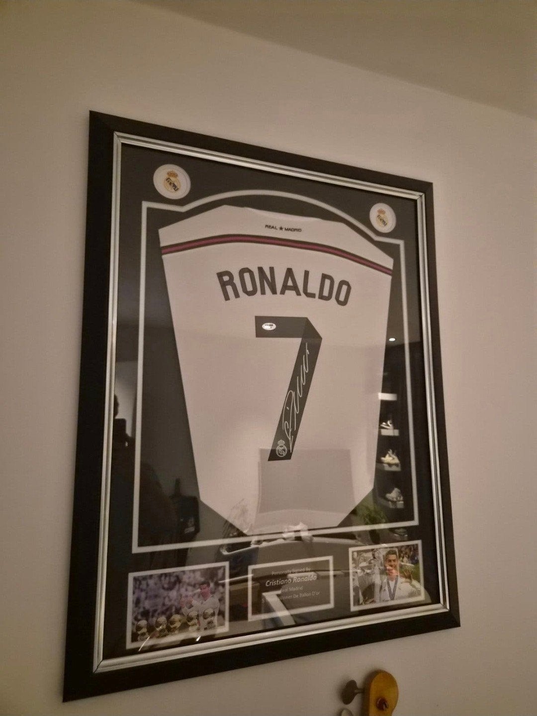 Ingelijst handgesigneerd Ronaldo Shirt | Inclusief PSA COA, Ophalen of Verzenden, Rechthoekig, Minder dan 50 cm, Minder dan 100 cm