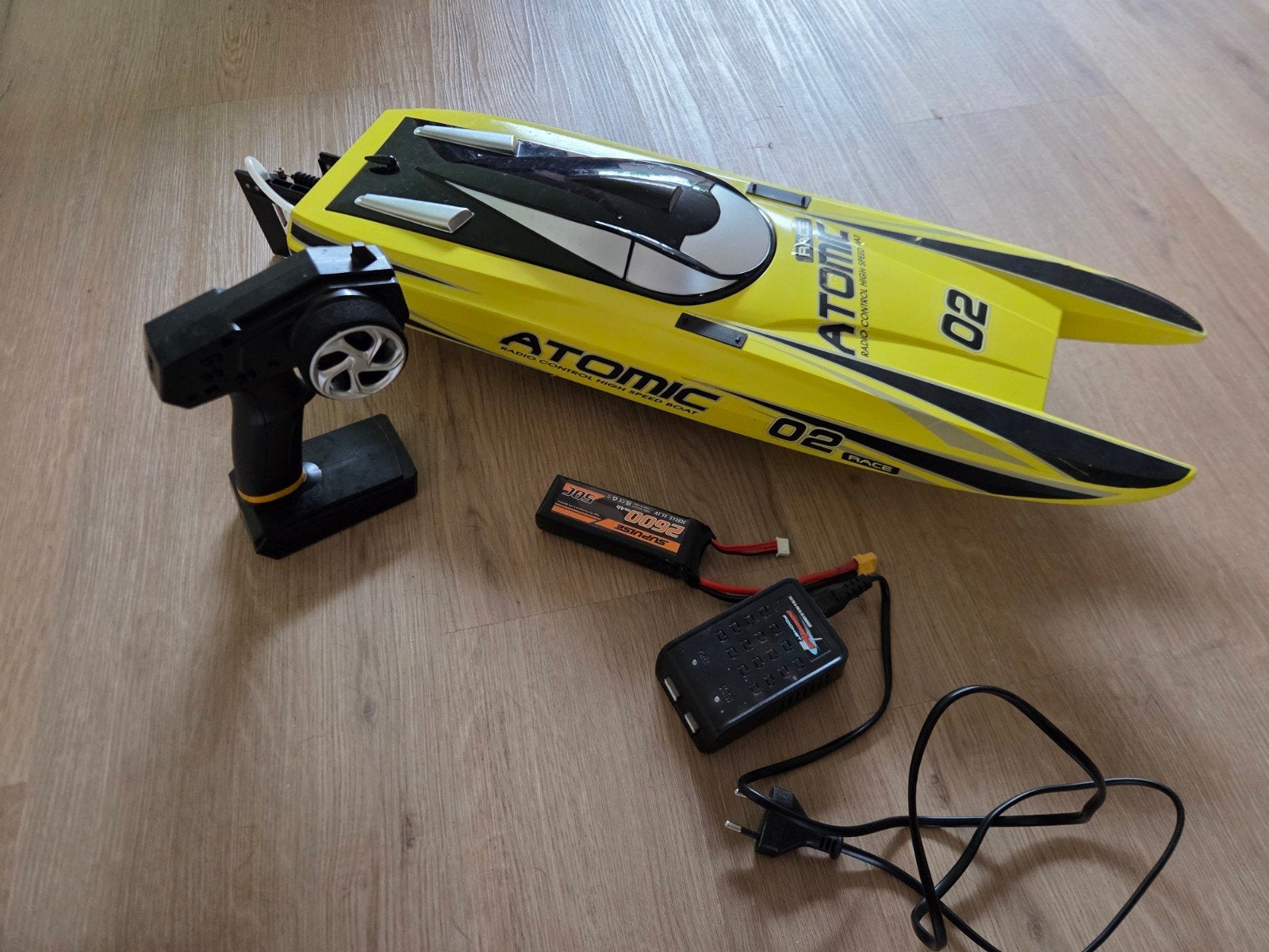 Volantex Atomic Brushless Catamaran RTR, Ophalen, Zo goed als nieuw