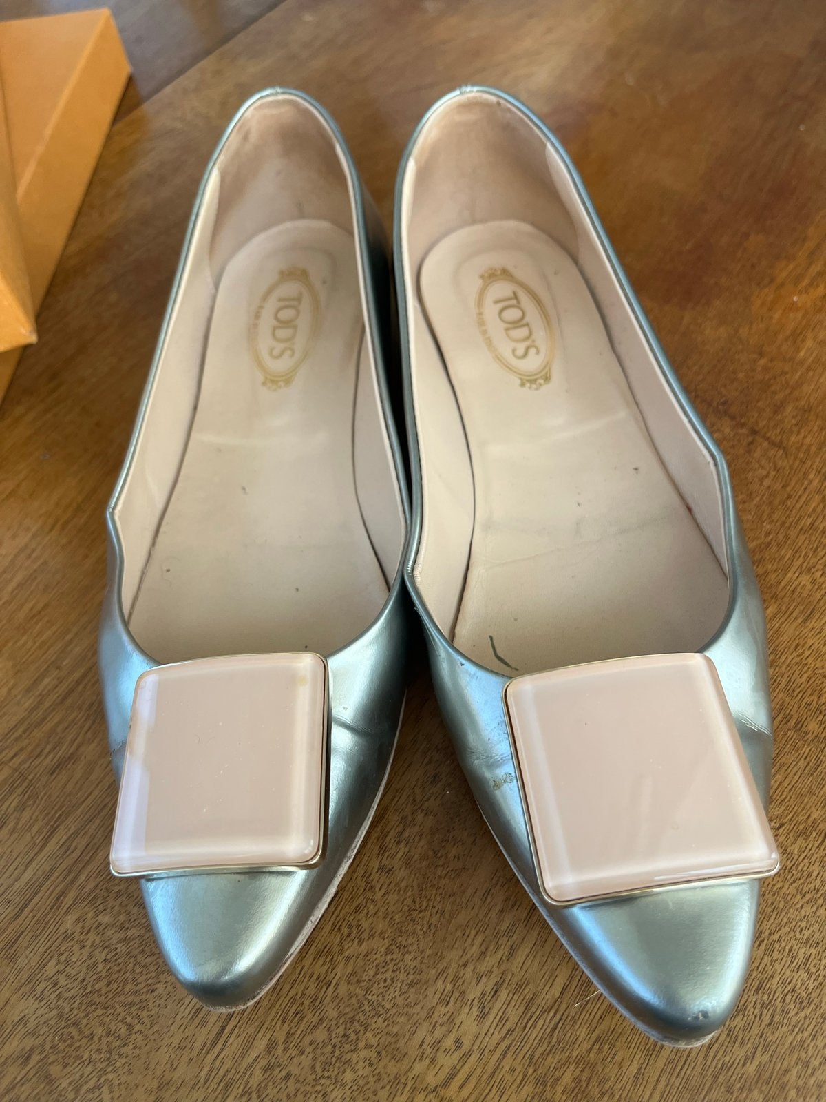 Tods, Pumps Platte Hak, Licht Goudkleurig 38, Kleding | Dames, Schoenen, Ophalen of Verzenden, Gedragen, Overige kleuren, Pumps