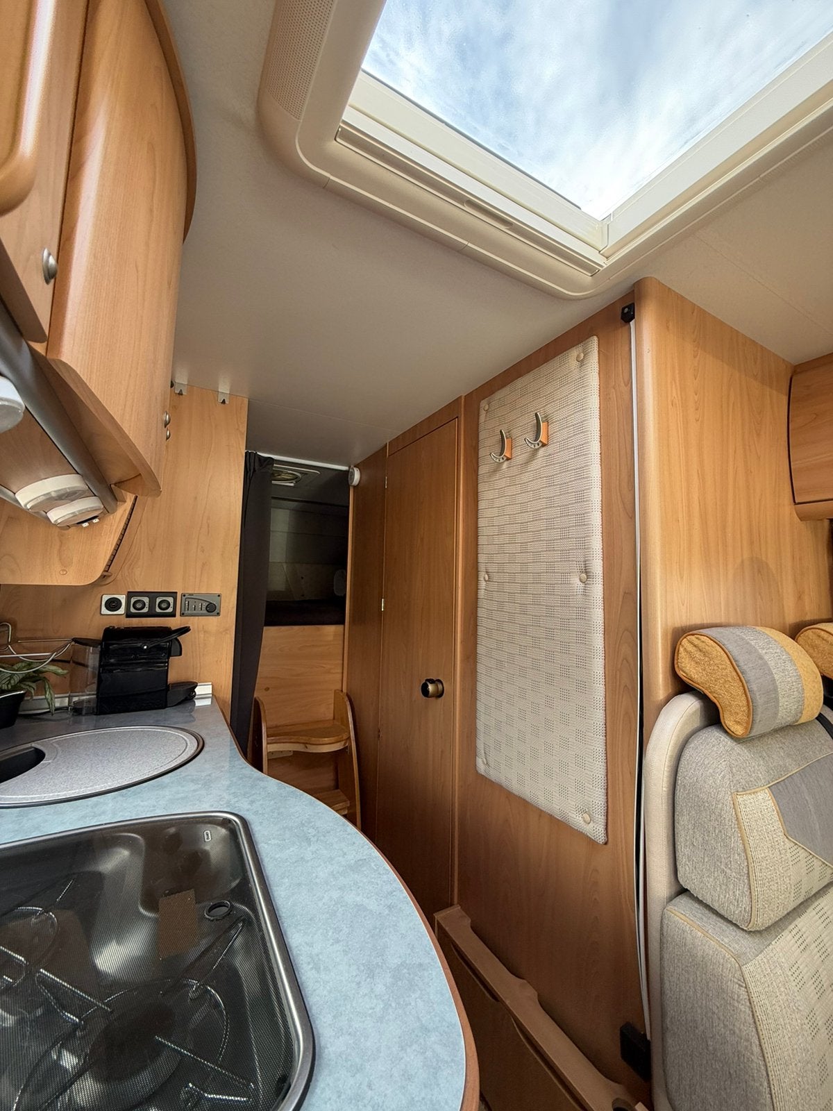 Foto 10 van Burstner i690 Elegance 2.8 JTD - levelsysteem - 66.500 km