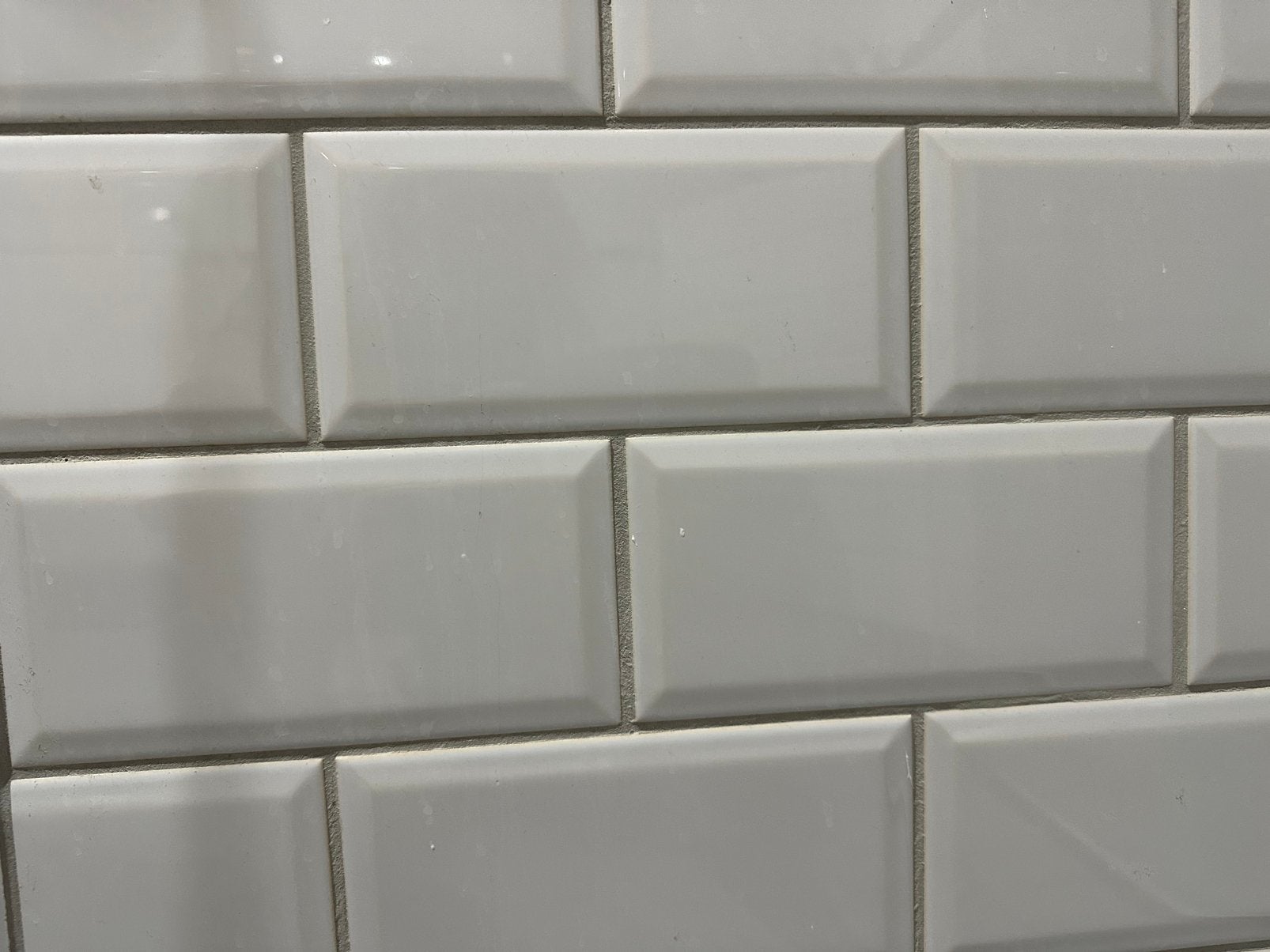 Witte wandtegels 10x20 cm met facetrand - 137 stuks, Ophalen, Nieuw, Minder dan 20 cm, 20 tot 40 cm