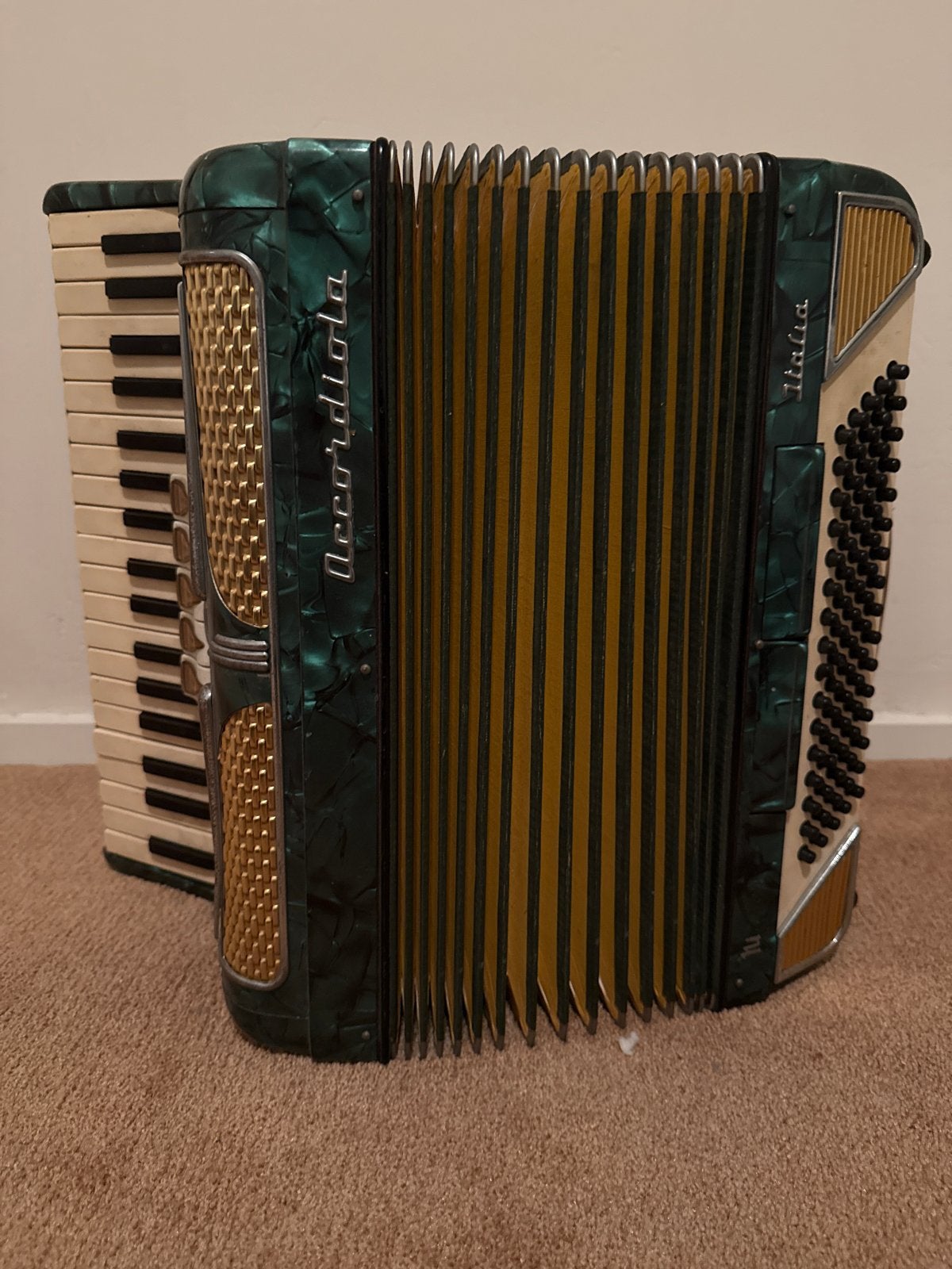 Accordiola Italia Accordeon - Groen/Goud, Zo goed als nieuw, Met riemen, Overige formaten, Toetsaccordeon, Ophalen of Verzenden