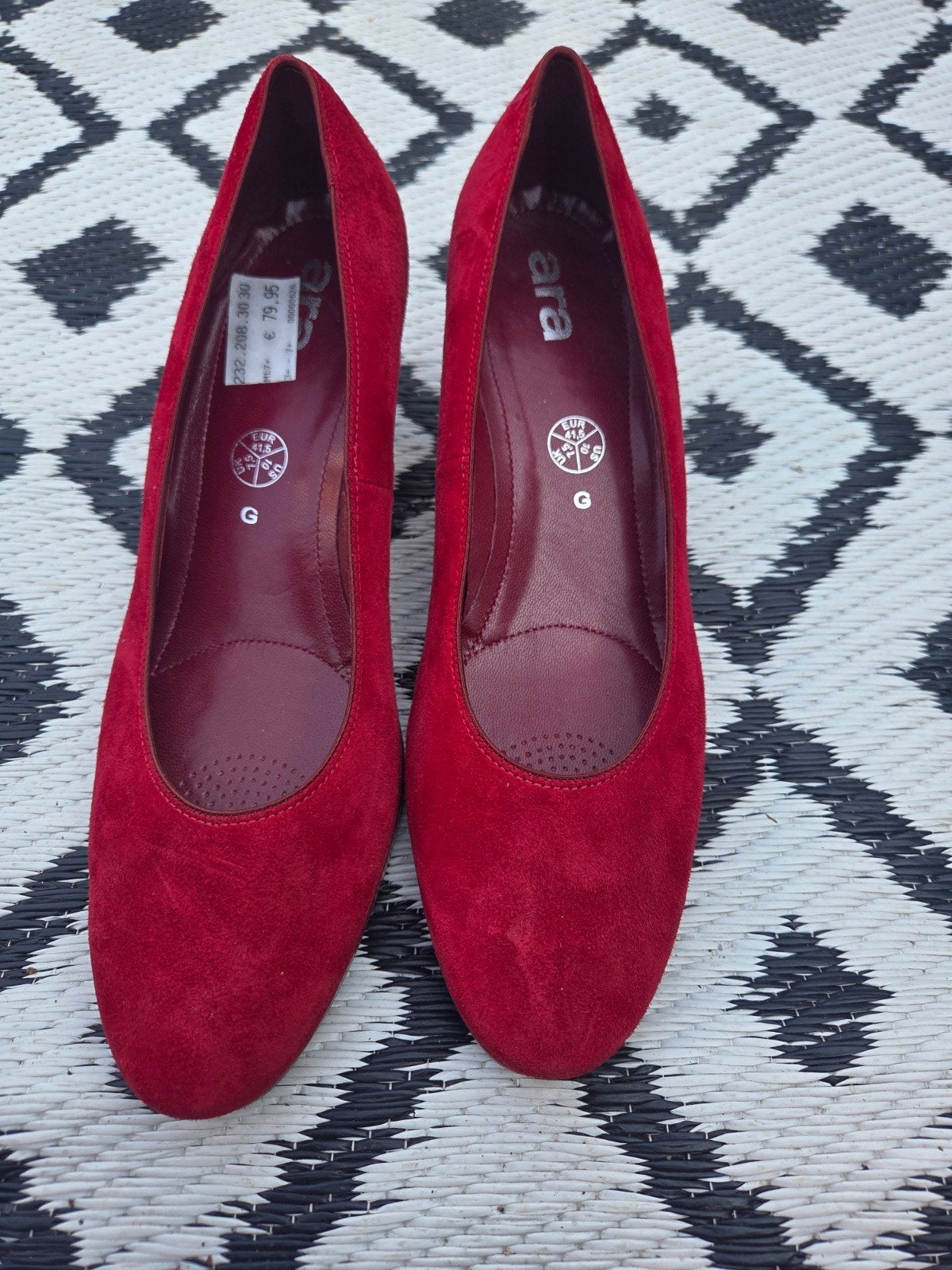 Nieuwe rode suède pumps met hak - Maat 41.5, Pumps, Nieuw, Ophalen of Verzenden, Ara