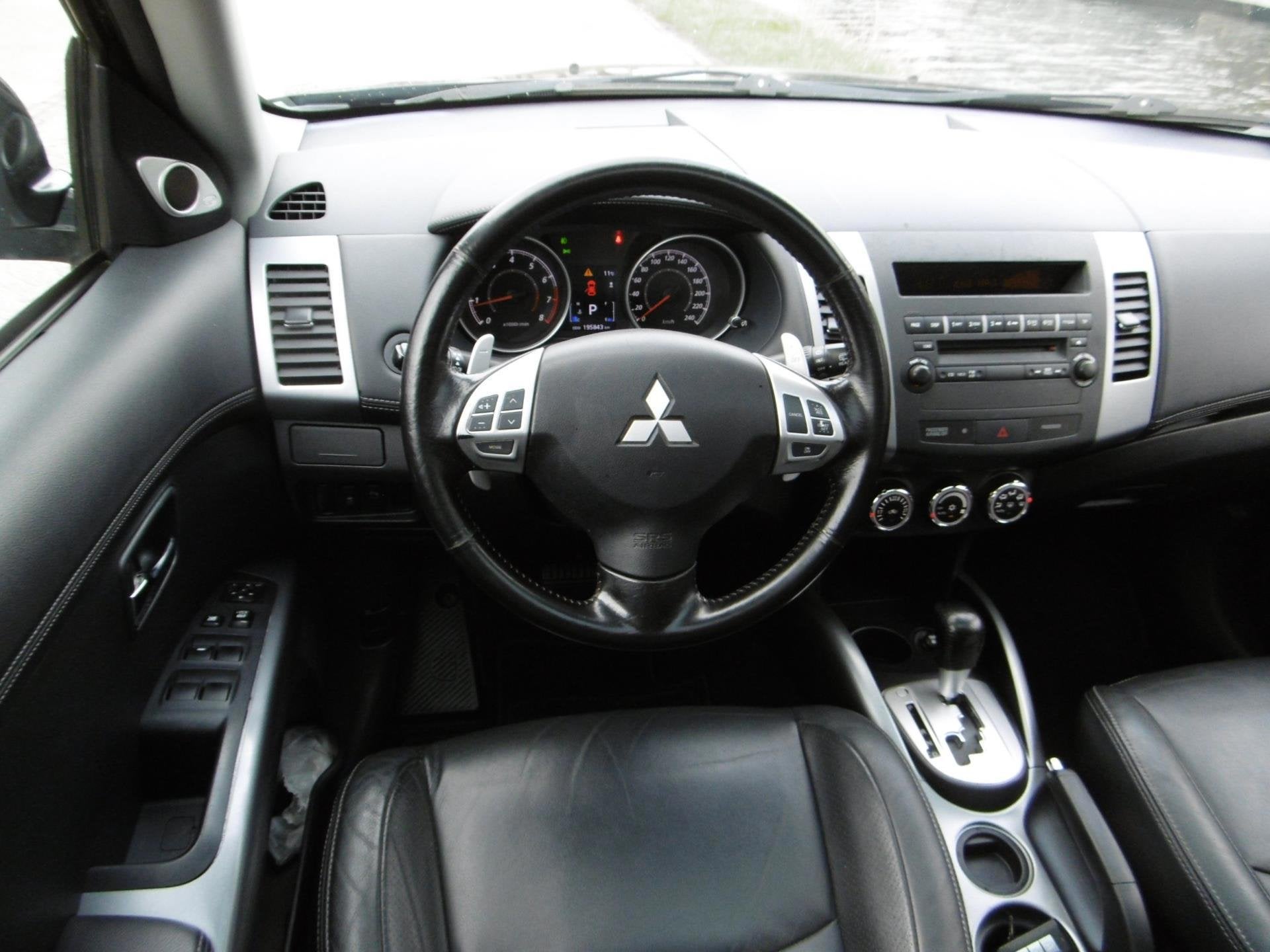 Mitsubishi Outlander 2.0i 147pk Automaat 2e eigenaar Leder S, Automatische klimaatregeling, Zwart, 4 cilinders, Zwart