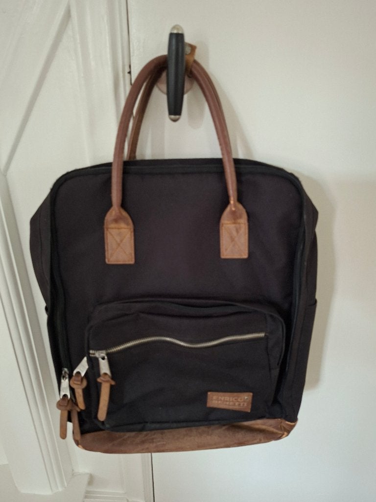 Stevige, zwarte rugtas Enrico Benetti, Gebruikt, 25 tot 40 cm, 30 tot 45 cm, Ophalen