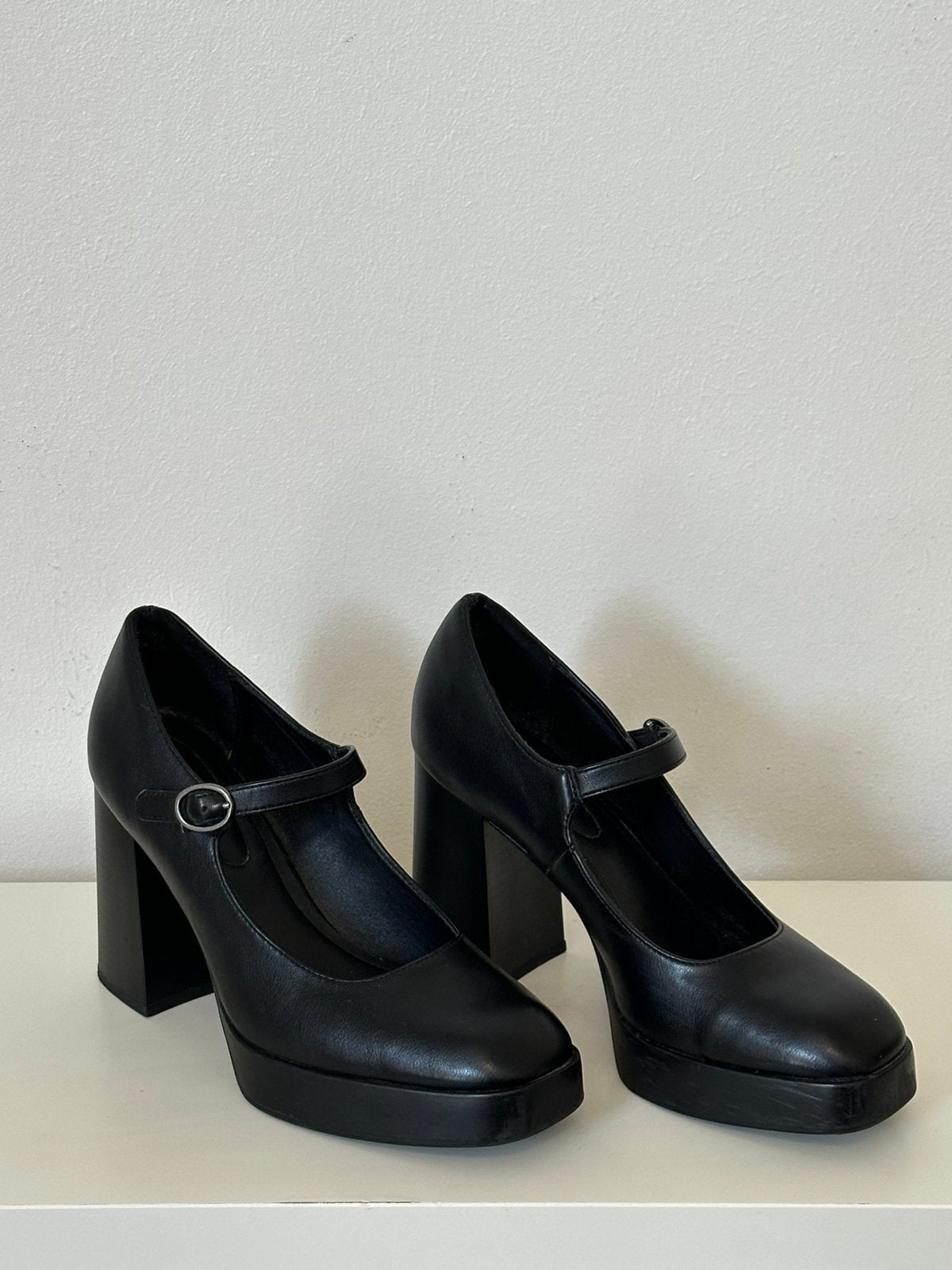 Blokhakken met strap, Ophalen, Zwart, Zo goed als nieuw, Schoenen met hoge hakken