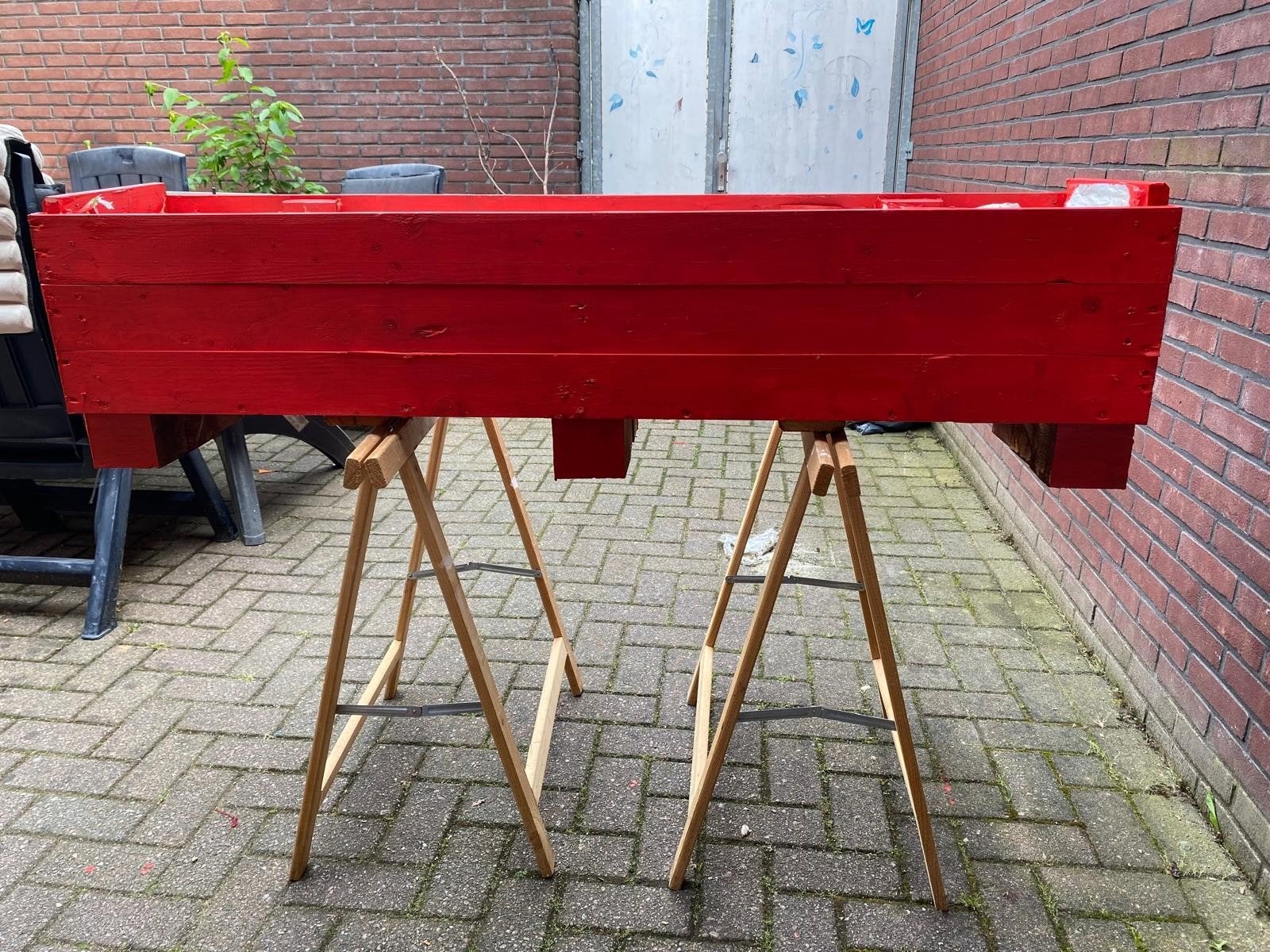 Rode houten bloembak op schragen, Gebruikt, 100 cm of meer, Ophalen of Verzenden, Balkon