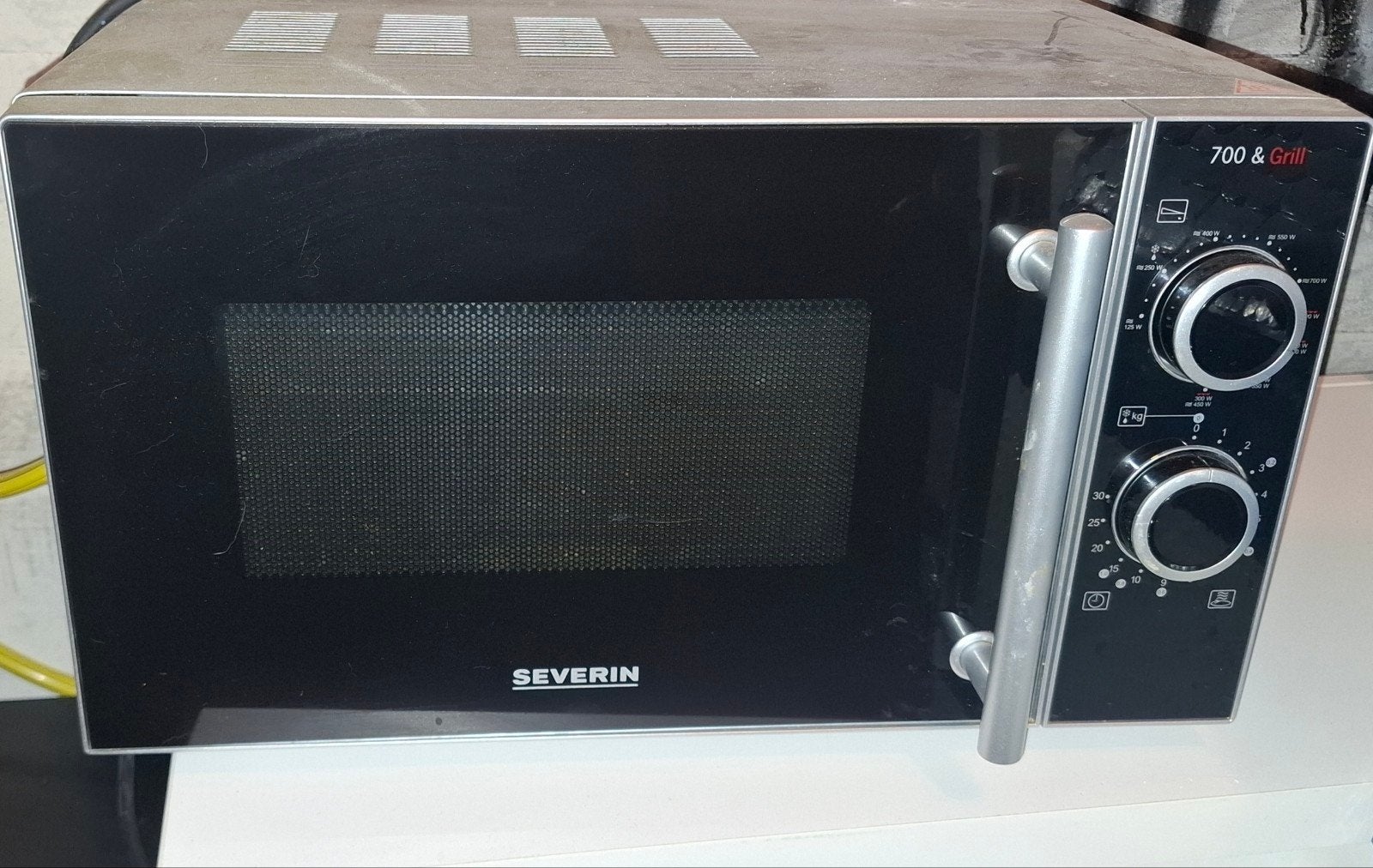 Severin Magnetron met Grill - Zwart, Ophalen