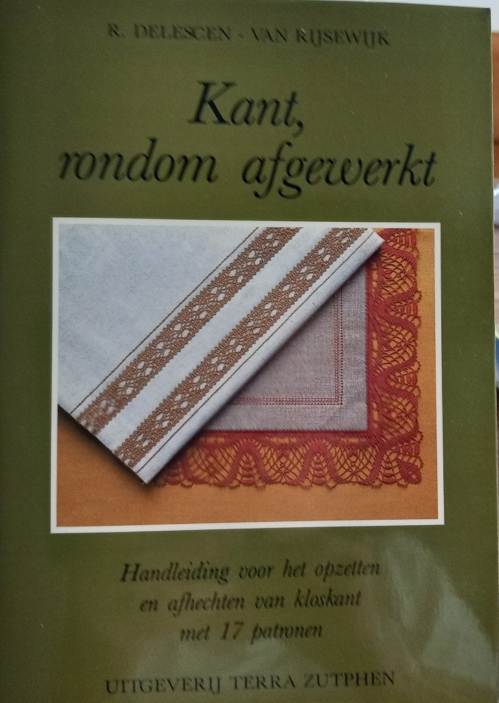 Kant, rondom afgewerkt, Hobby en Vrije tijd, Kantklossen, Ophalen of Verzenden, Zo goed als nieuw, Klos(sen)
