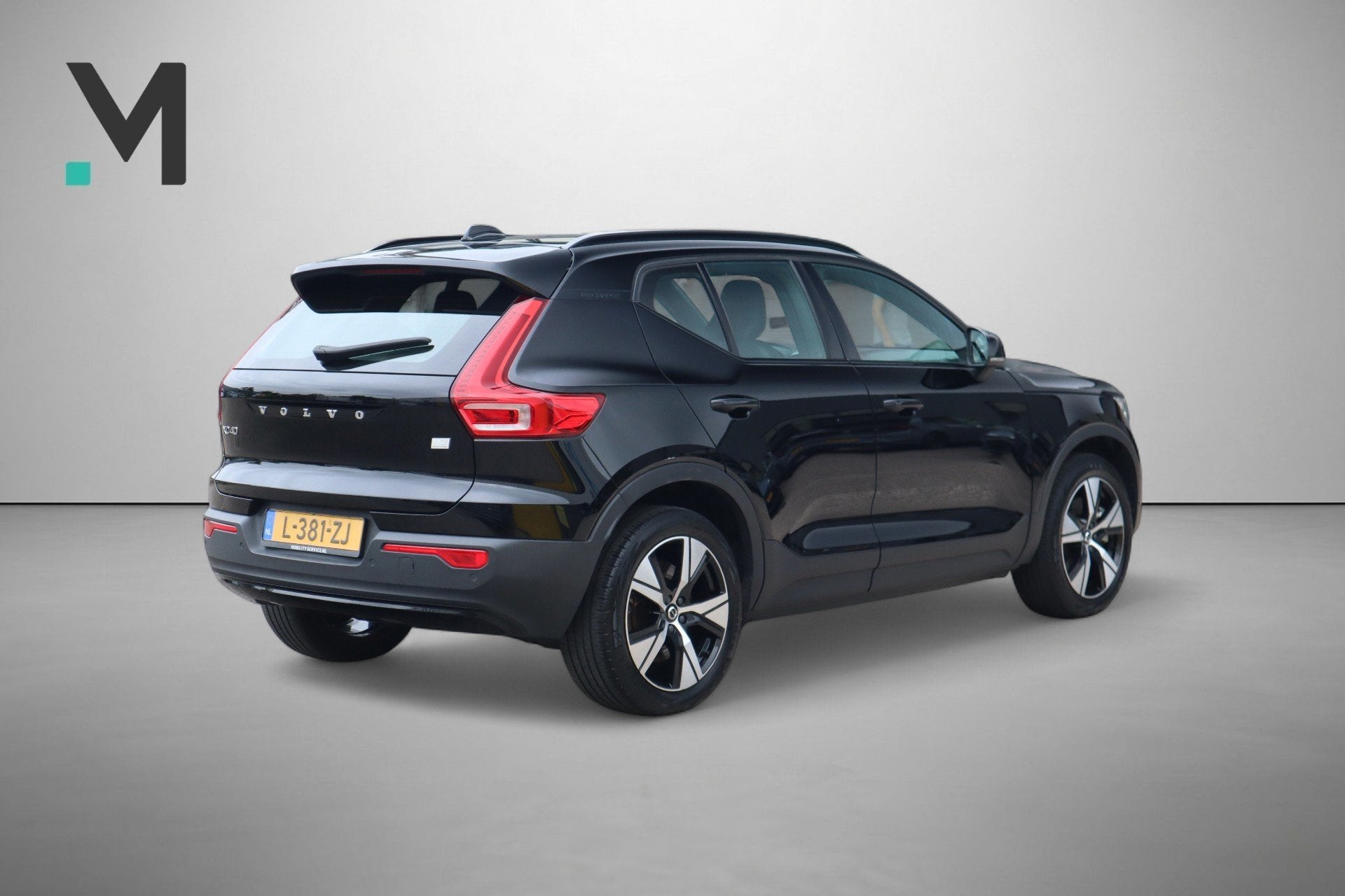 Volvo XC40 Recharge P8 AWD R-Design SOH91 Alcan LED LMV, Auto's, Dealer onderhouden, 1300 min, Gebruikt, Zwart