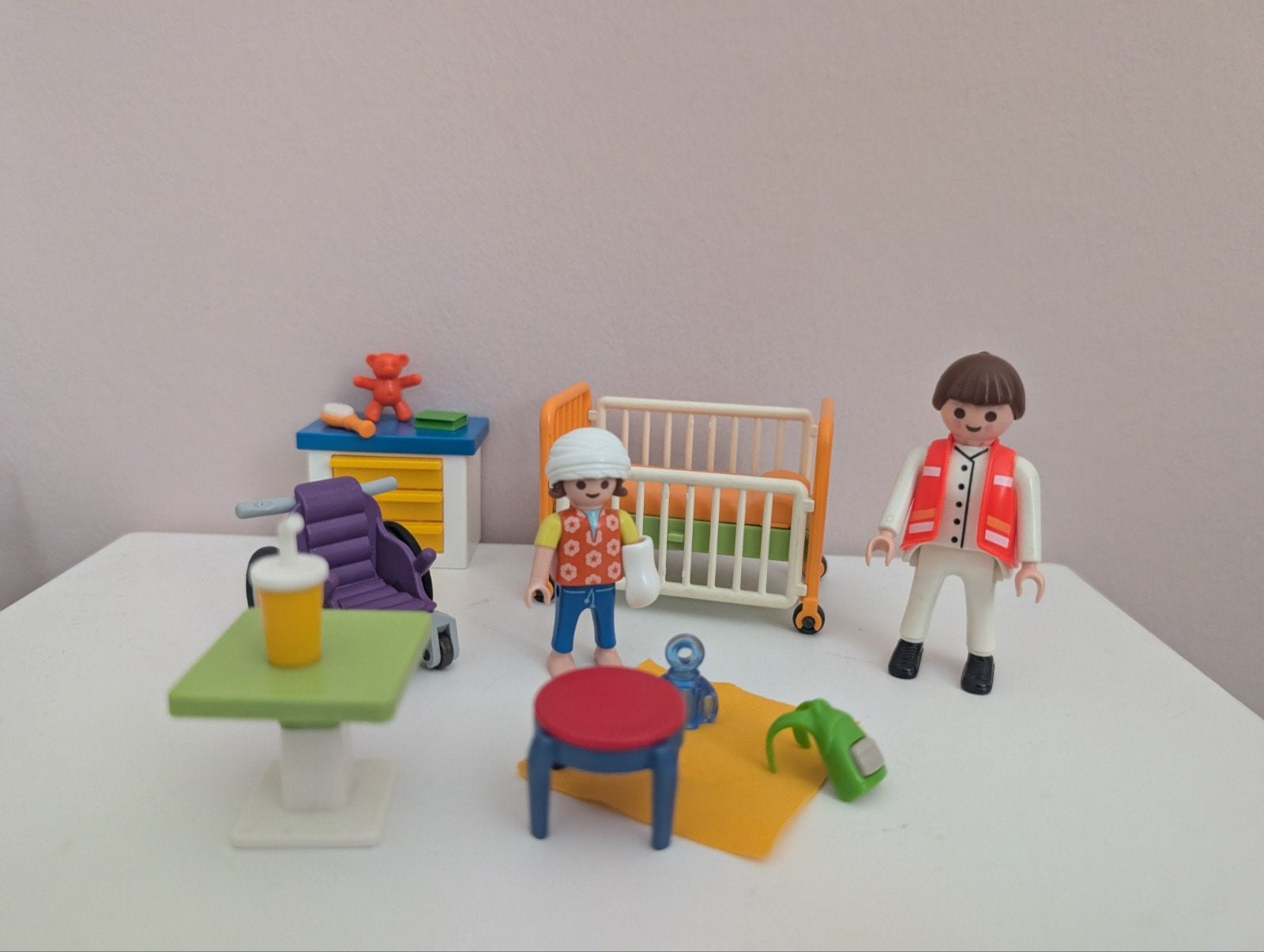 Playmobil inrichting ziekenhuis, bed, rolstoel, Complete set, Overige typen, Ophalen of Verzenden, Zo goed als nieuw