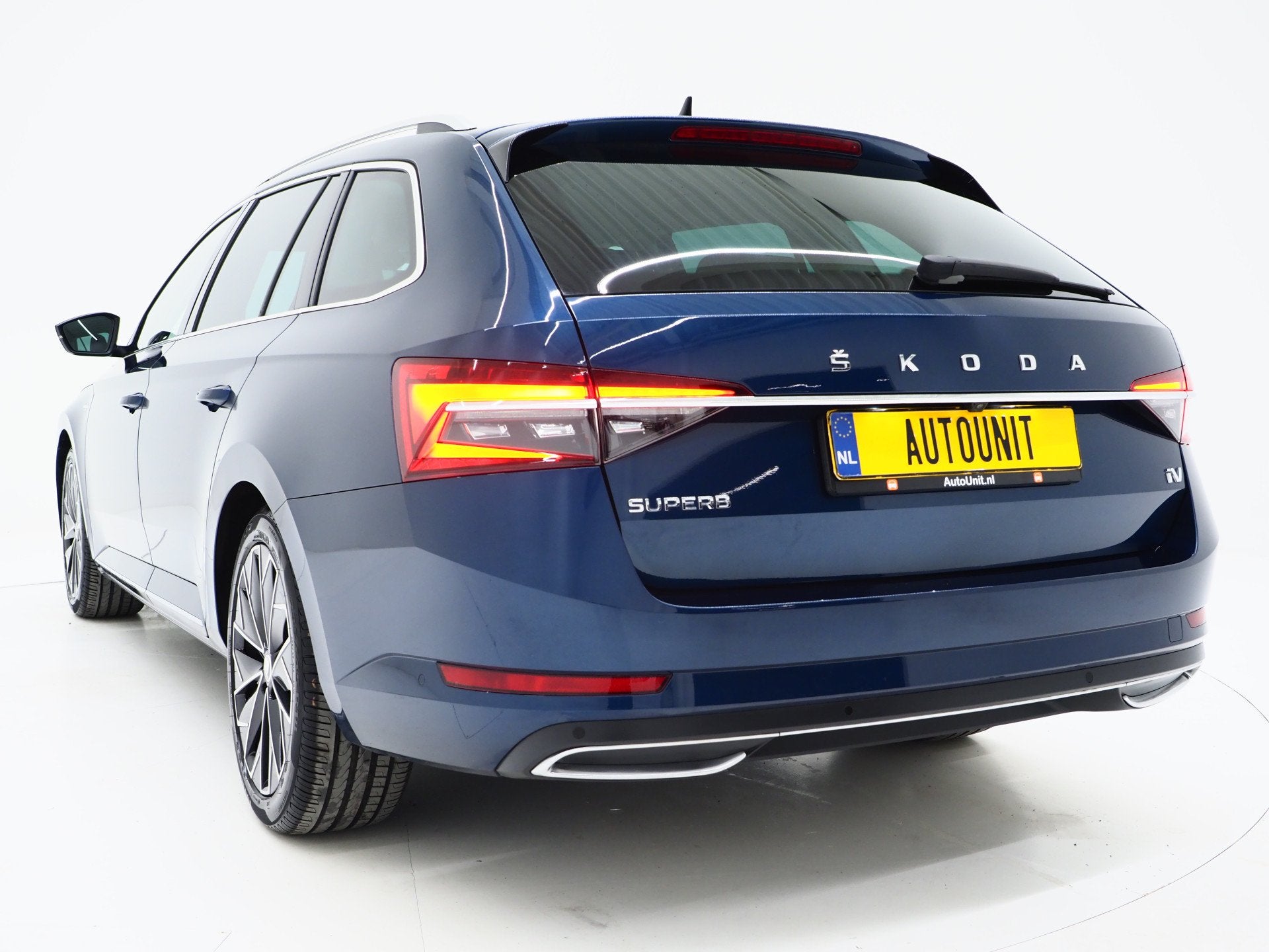 Skoda Superb Combi 1.4 TSI iV Laurin & Klement | Leder | Can, Gebruikt, 4 cilinders, Blauw, Hybride Elektrisch/Benzine