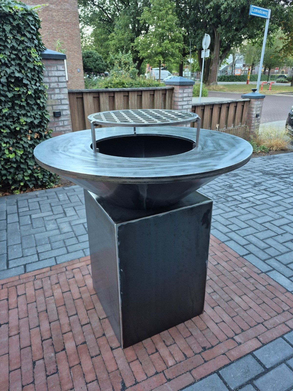 Mooie BBQ met bakplaat en rooster, Ophalen of Verzenden, Gebruikt