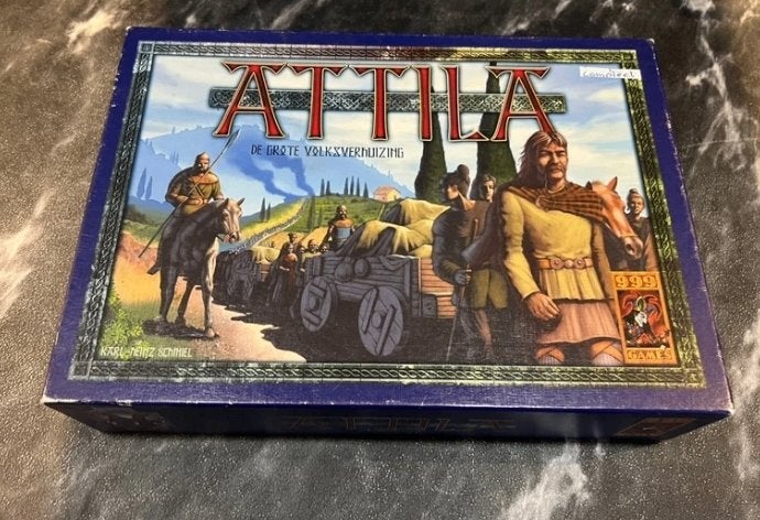 999 games Attila, Ophalen of Verzenden, Zo goed als nieuw, 999 Games