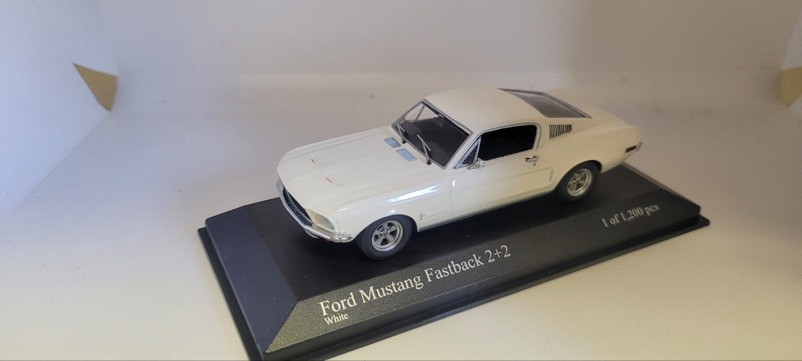 Minichamps 1968 Ford Mustang 2+2 fastback, Ophalen of Verzenden, Nieuw, Auto, MiniChamps