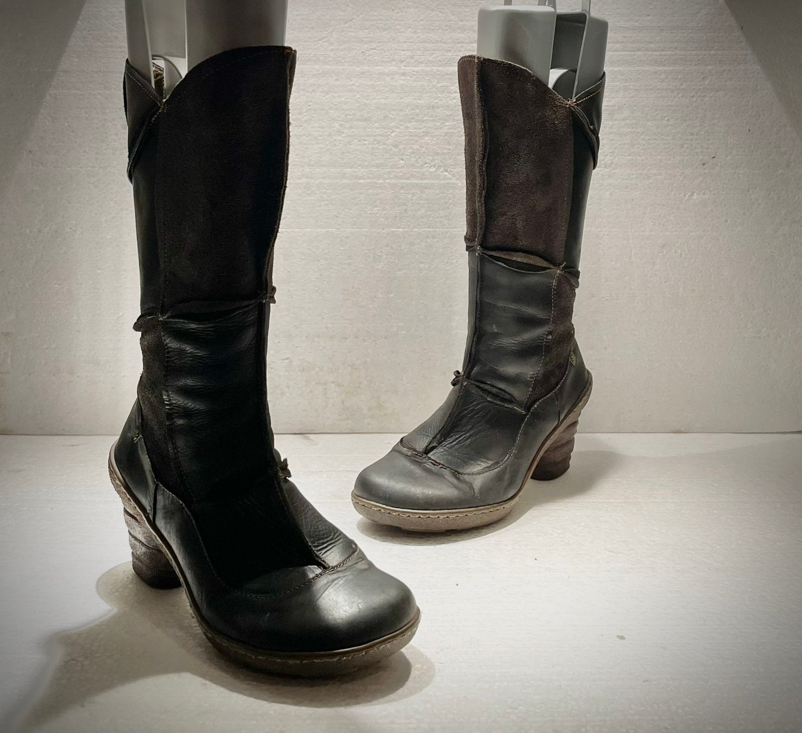 El Naturalista design comfort half hoge laarzen zwart 38, Zwart, Lage of Enkellaarzen, Ophalen of Verzenden, Zo goed als nieuw