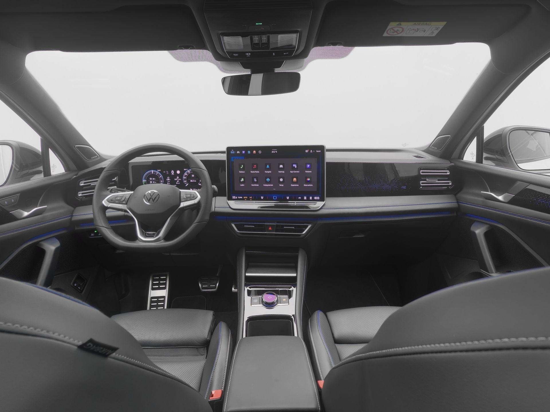 Volkswagen Tiguan R-Line 1.5 eHybrid 272 PK | LED Matrix IQ, Auto's, Volkswagen, 4 cilinders, 2000 kg, 150 min, Wit