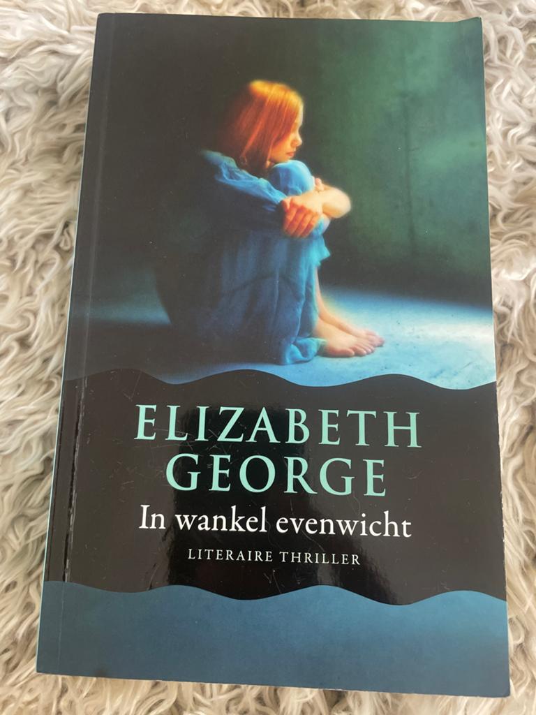Elizabeth George - In wankel evenwicht (Literaire thriller), Ophalen of Verzenden, Gelezen, Europa overig