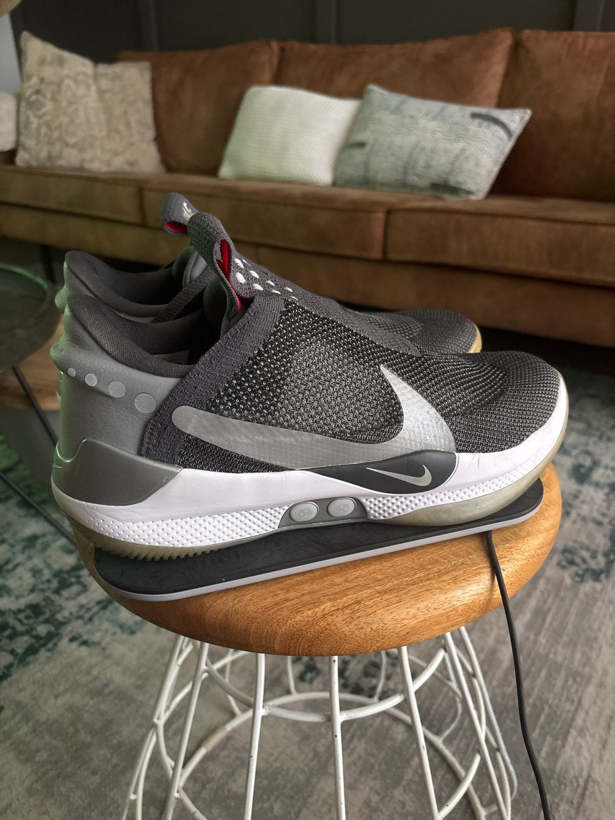 Nike Adapt BB 1.0 Zelfstrikkende Sneakers met Oplader, Kleding | Heren, Schoenen, Ophalen, Zo goed als nieuw, Zwart, Sneakers of Gympen