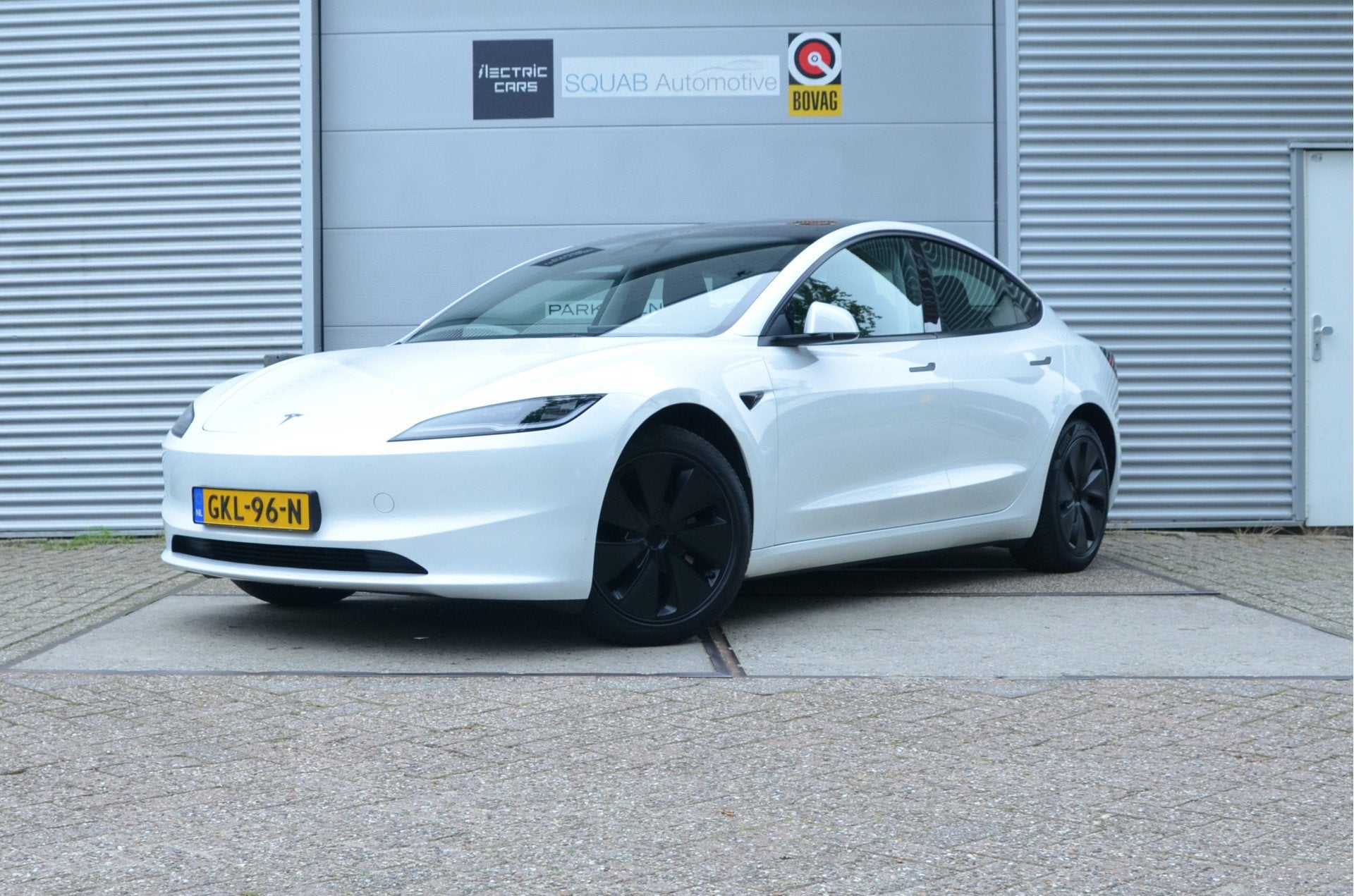 Tesla Model 3 RWD 60 kWh Premium AutoPilot4.0 (bj 2024), Auto's, Automaat, Achterwielaandrijving, Gebruikt, Zwart