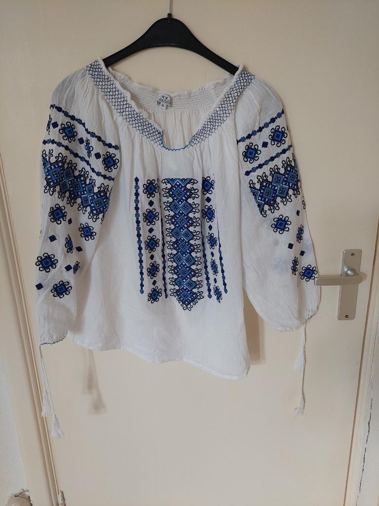 Folklorische blouse, kruissteek borduren, Ophalen of Verzenden, Zo goed als nieuw