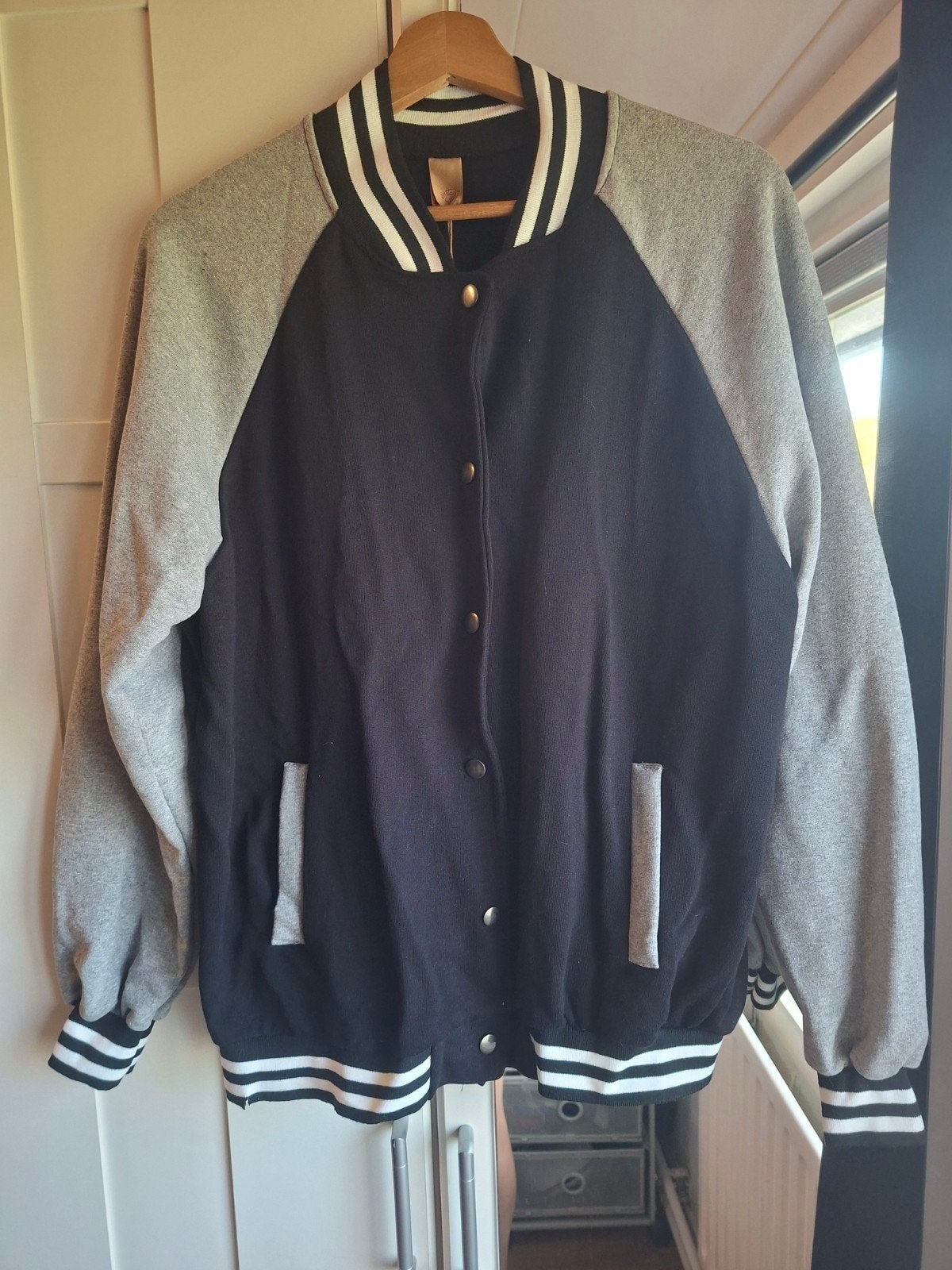 zwart - grijs baseball jacket, Ophalen of Verzenden, Nieuw, Zwart