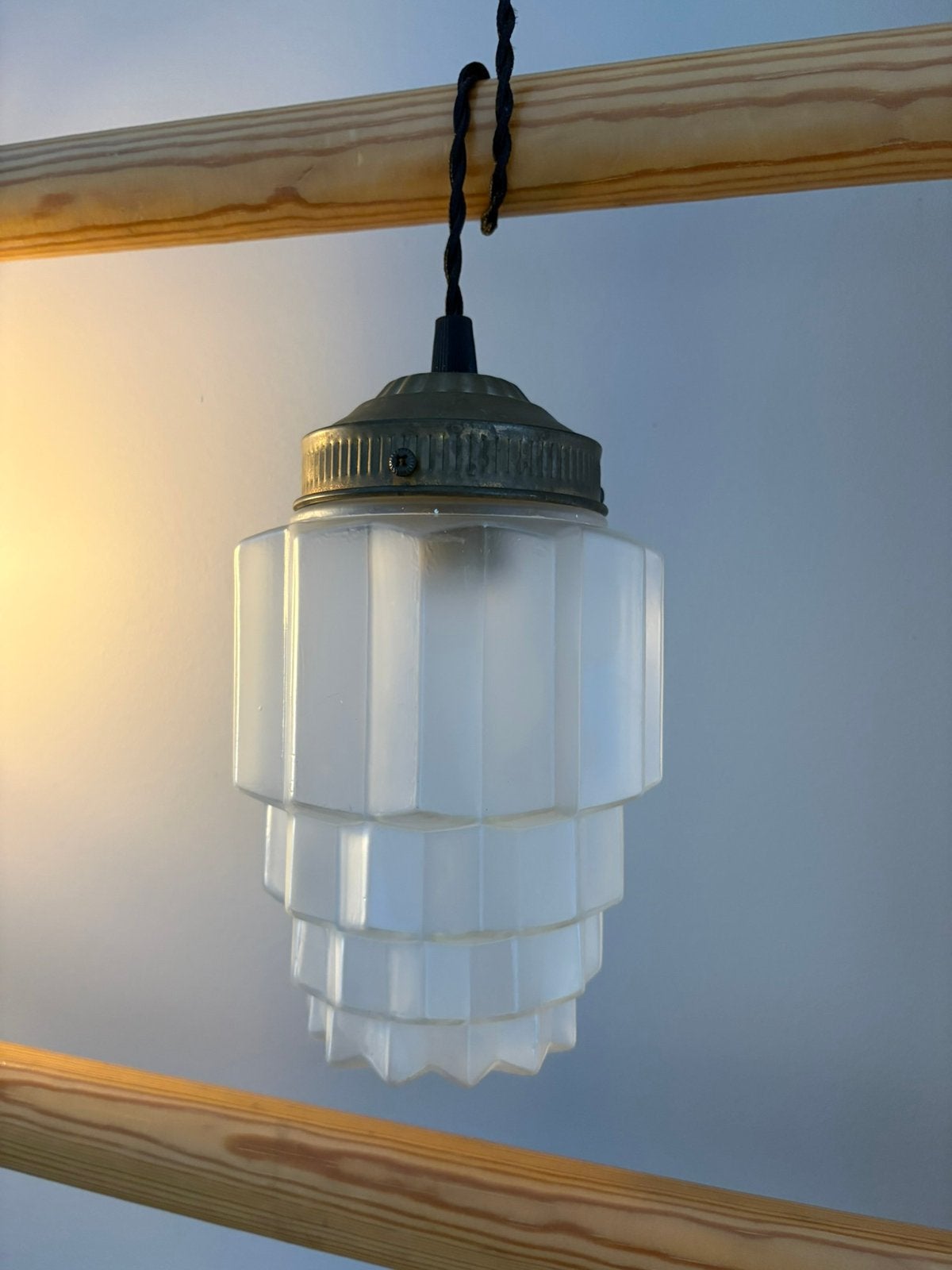 Antieke hanglamp, art deco skyscraper lamp, vintage hallamp, Antiek en Kunst, Antiek | Lampen, Ophalen of Verzenden