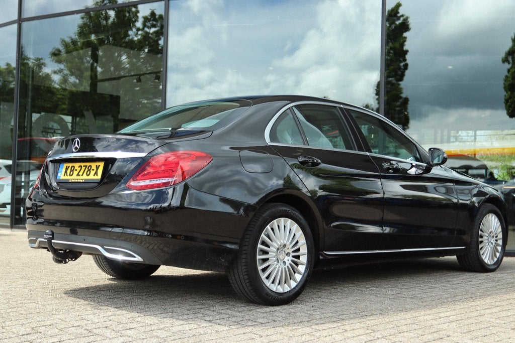 MERCEDES-BENZ C-KLASSE 180 LEASE EDITION AUT. | TREKHAAK | L, Auto's, Mercedes-Benz, Automaat, Euro 6, Zwart, Sedan